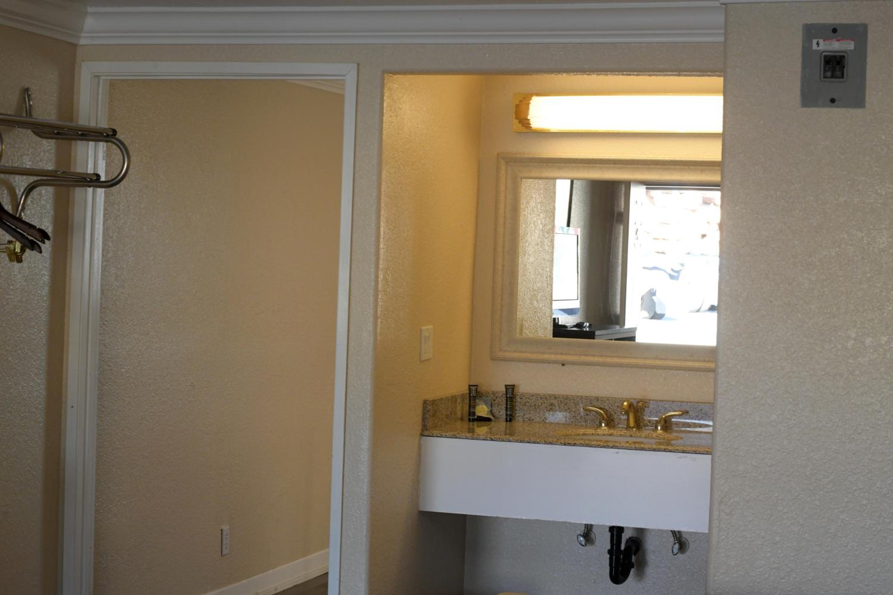 Klamath Falls Vacations - A-1 Budget Motel - Property Image 30