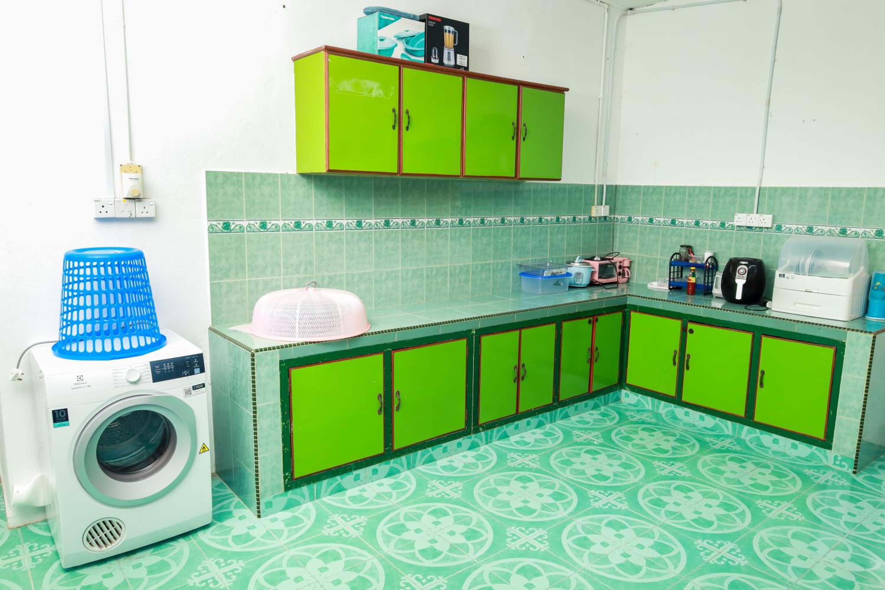 D'BALI HOMESTAY - Unifi TV, NETFLIX, Cuckoo, Internet Wifi , Dryer, Washing Machine, Aircond Setiap Bilik & Ruang Tamu photo 8