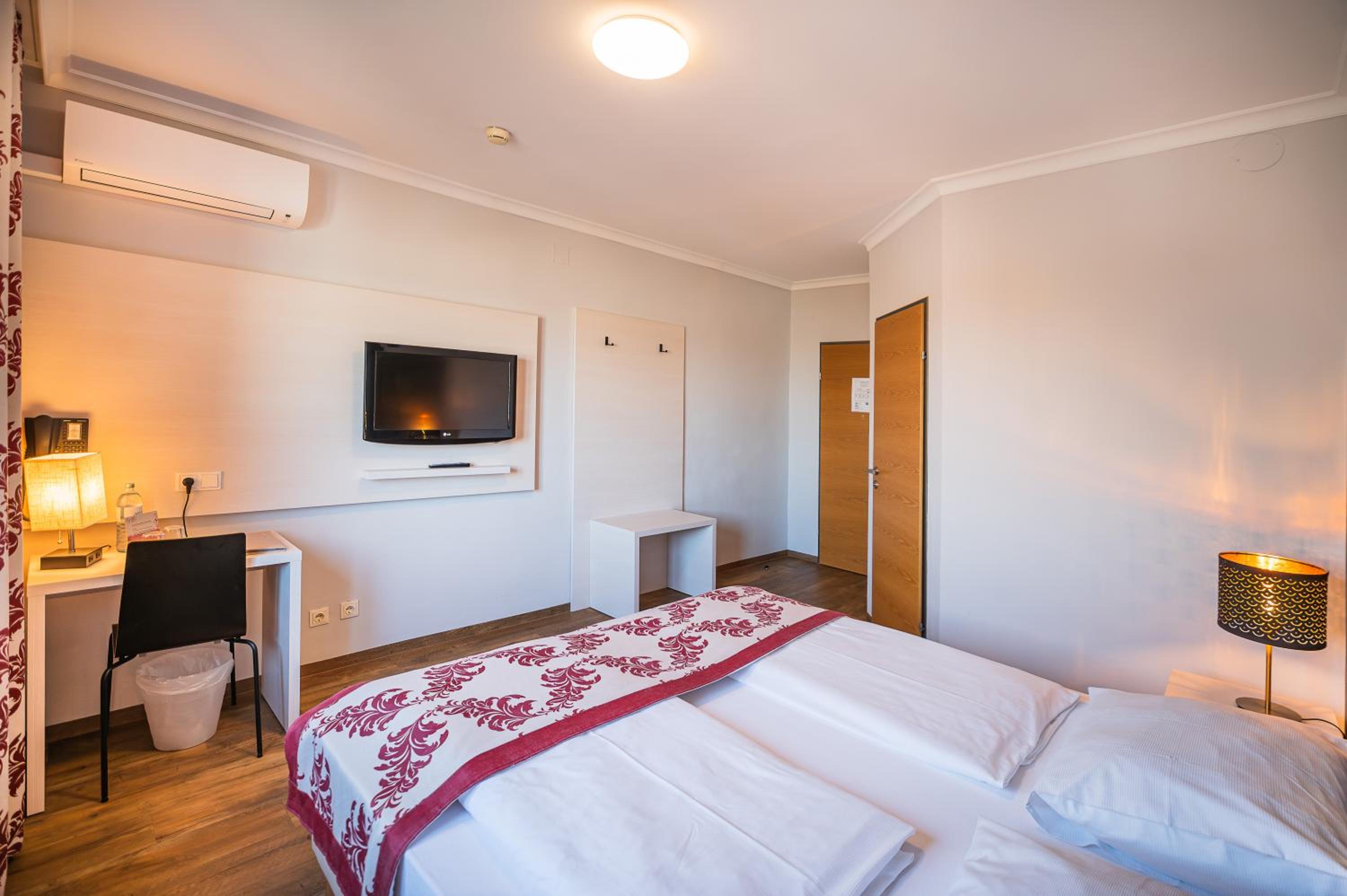 Arion Airport Hotel