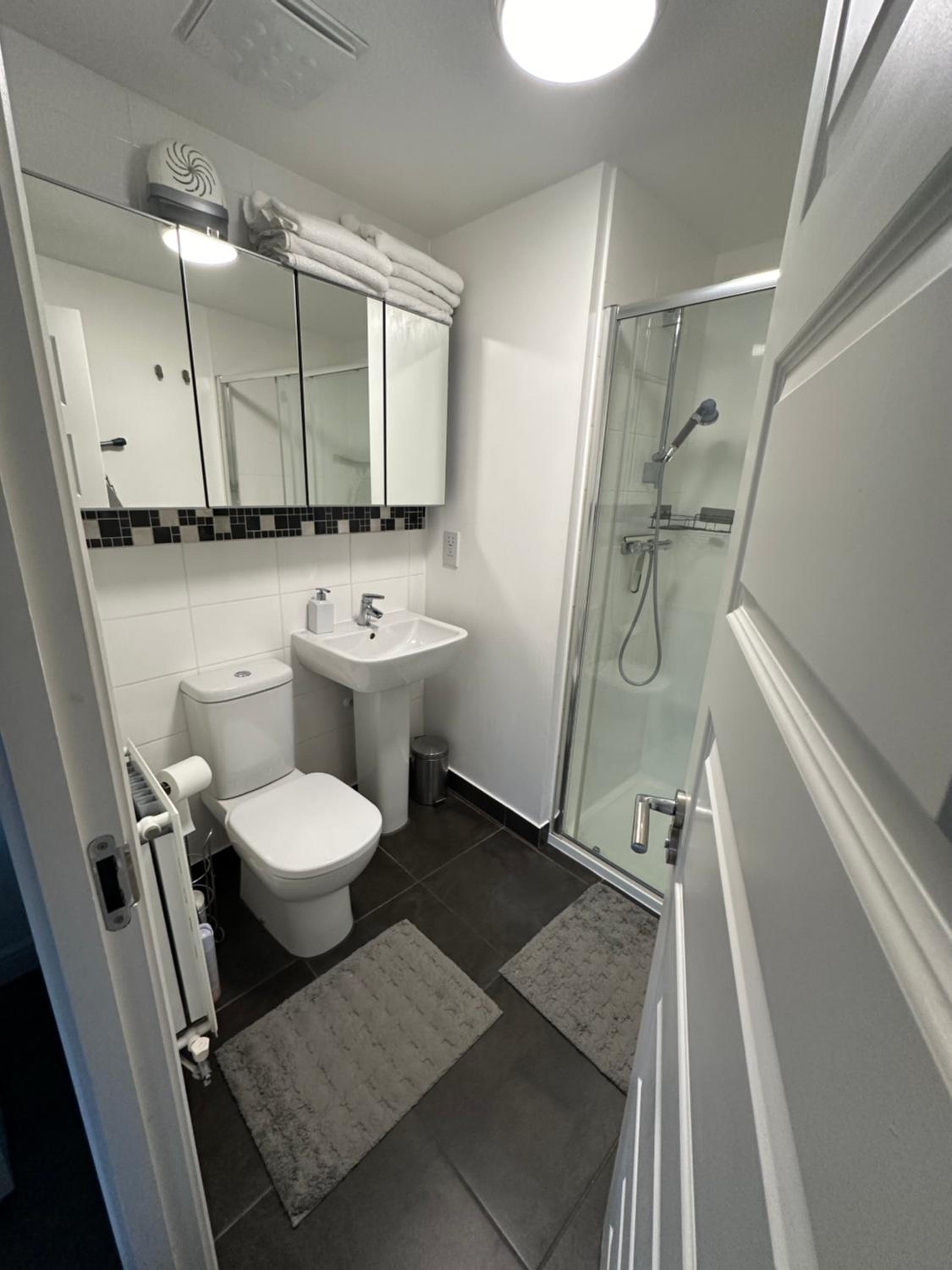 Spacious Double Room in New Development Near Station