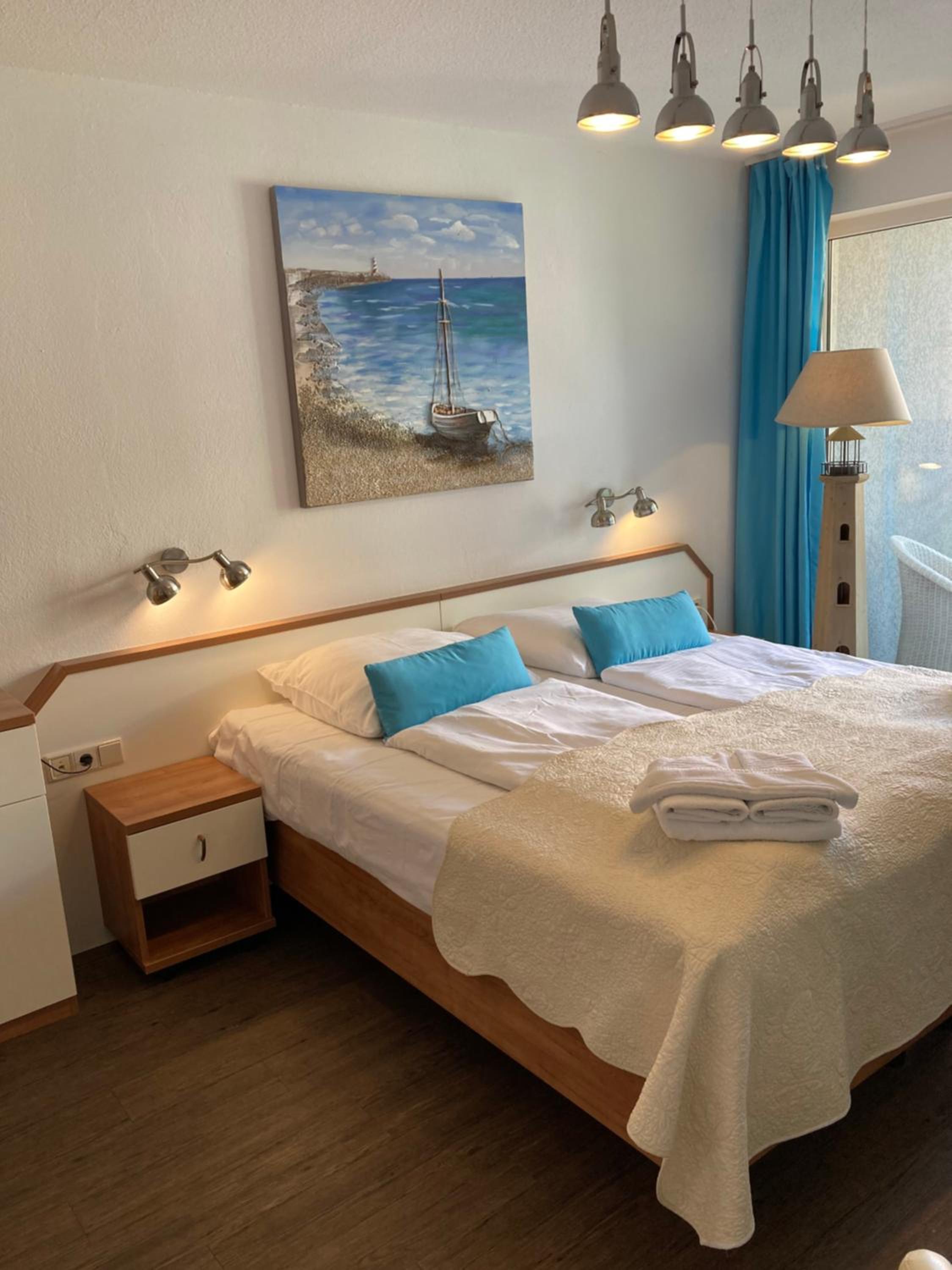 Ferienwohnung Yachthafentraum direkt, am Strand, Seebrücke,Hafen, Shopping