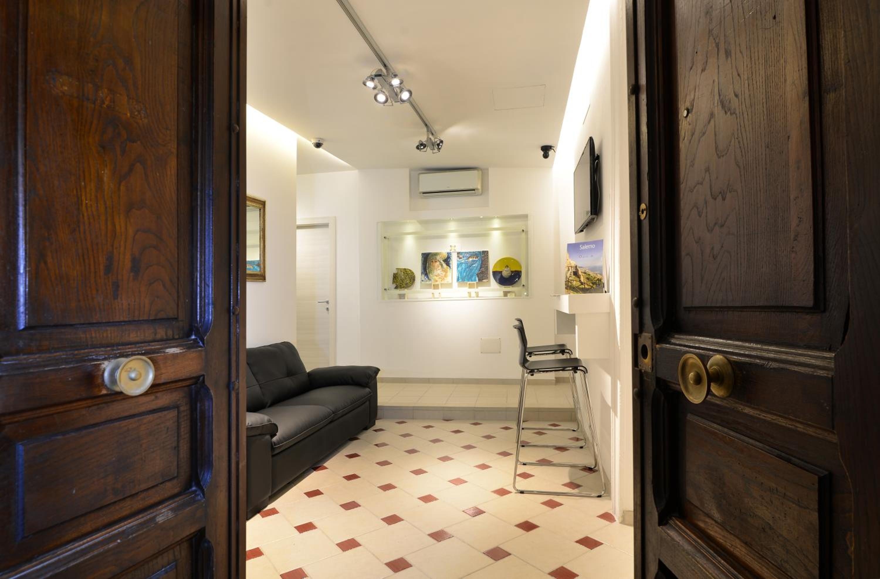 Santi e Saraceni Rooms en Salerno — recepcion & lobby