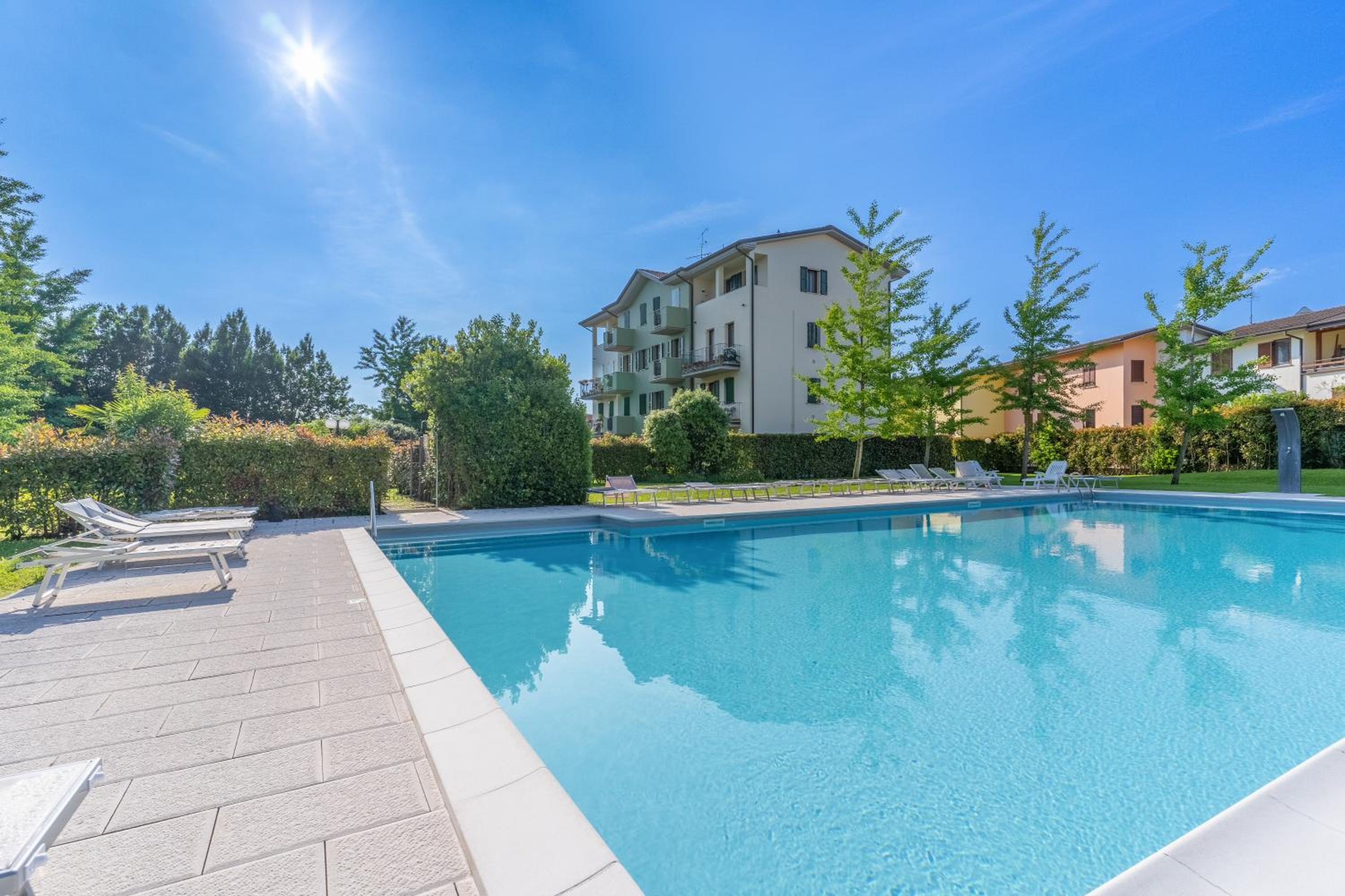 Sunflower House with Pool and Solarium Area view 2