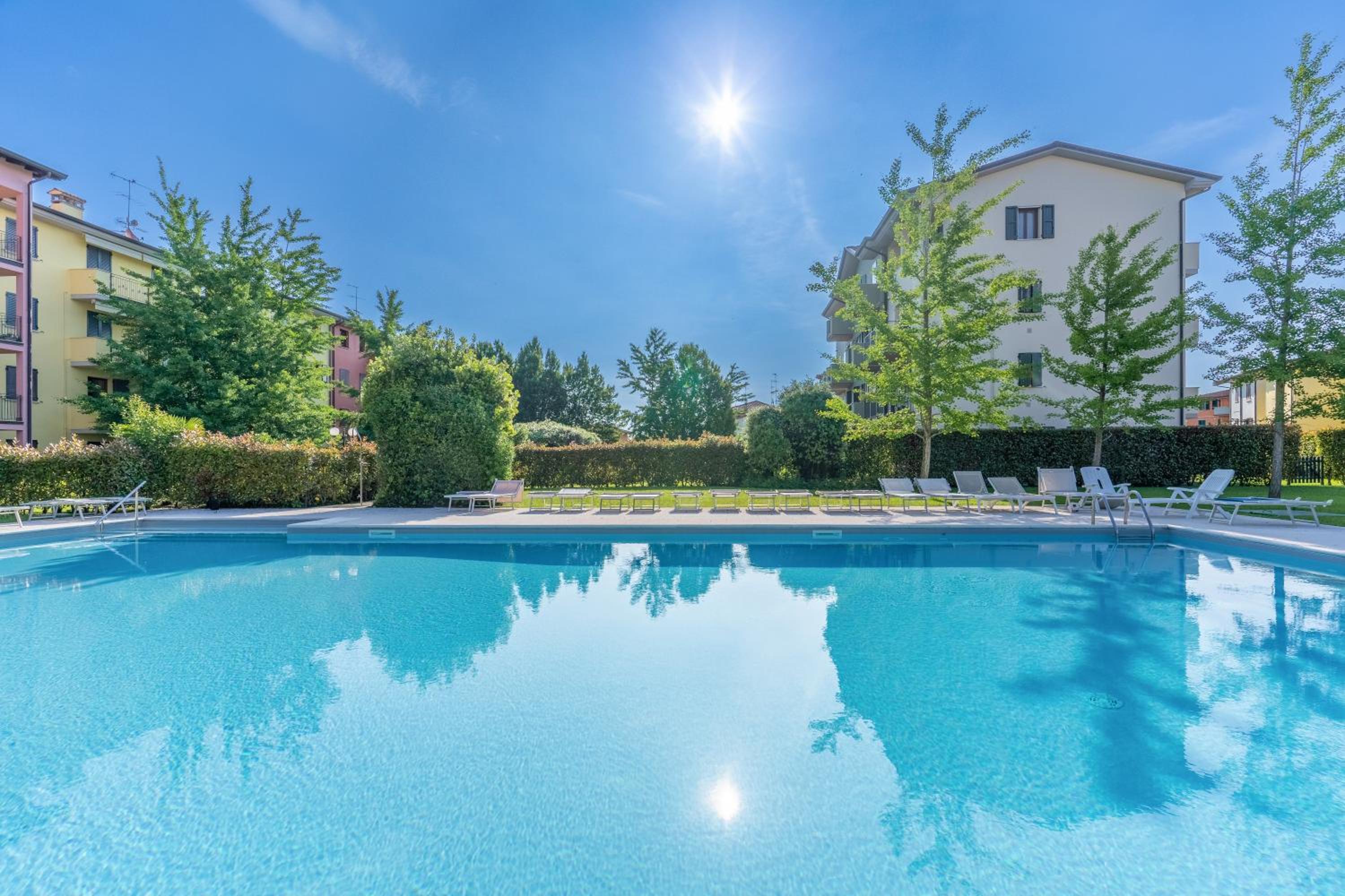 Sunflower House with Pool and Solarium Area view 4
