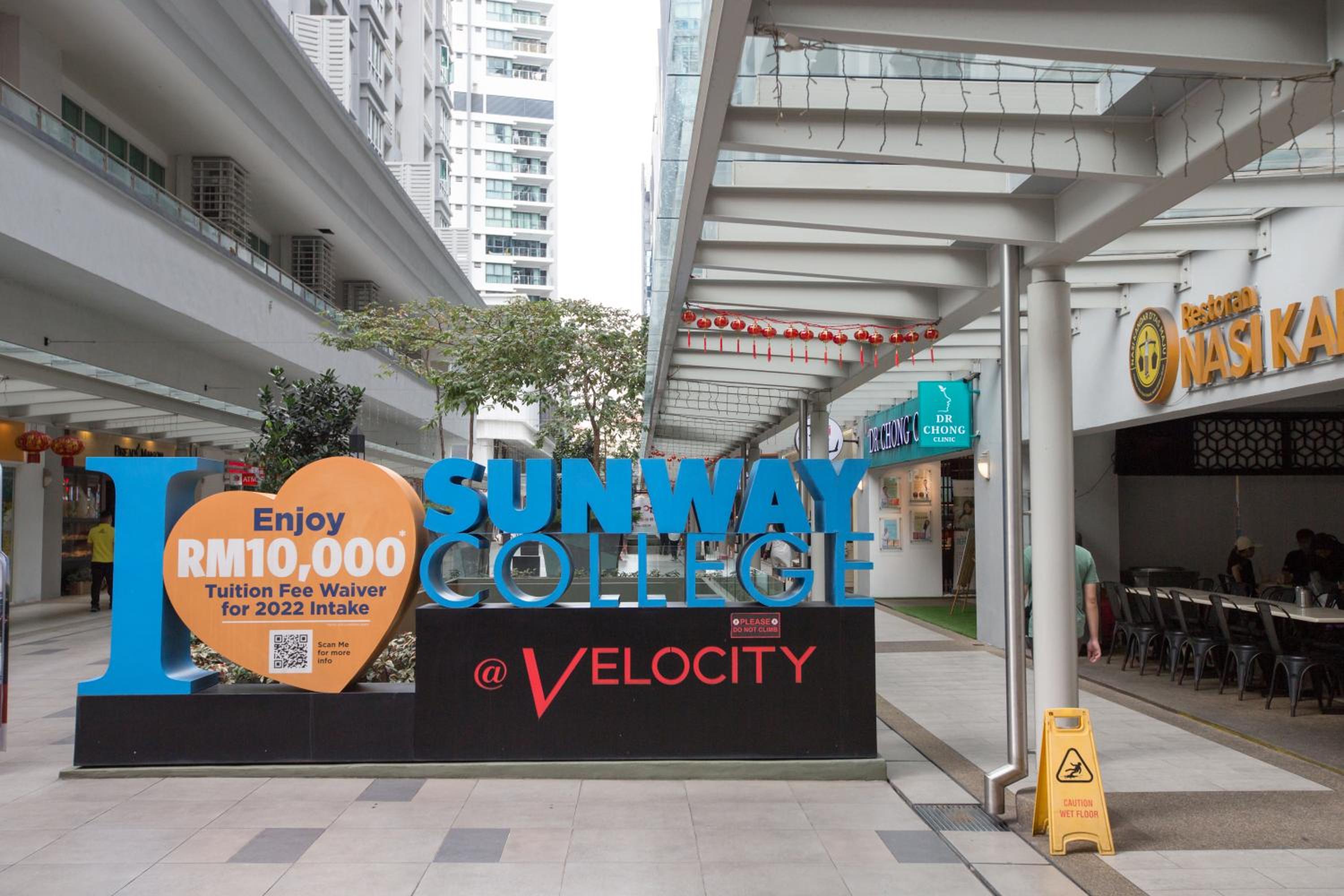 V Residence at Sunway Velocity by MY TRIP & MY STAY