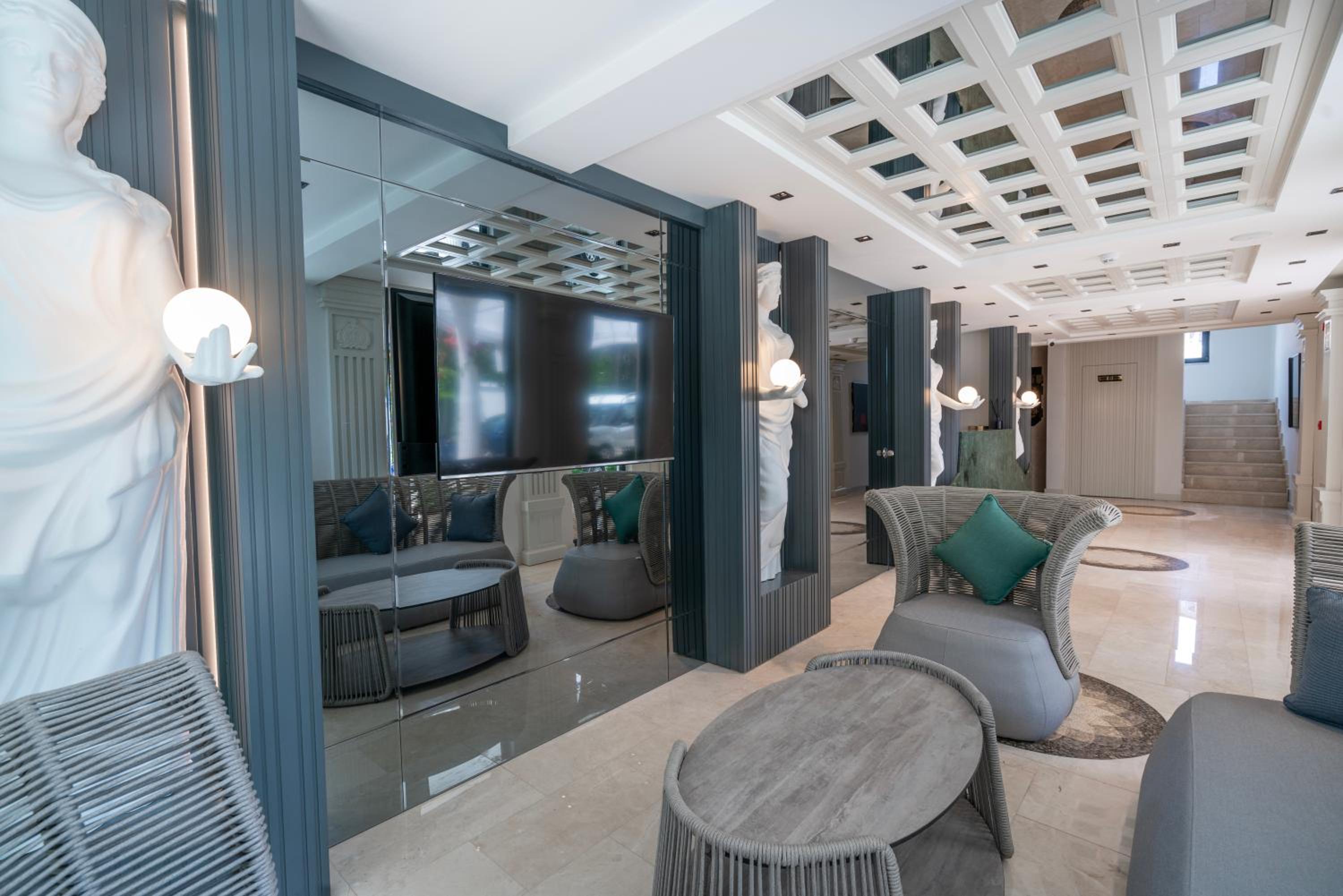 Simus Beach Hotel - Image 11