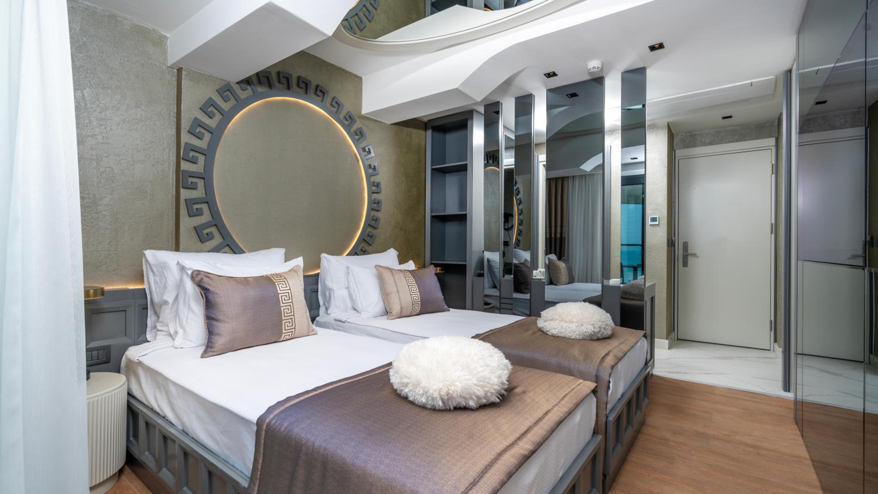 Simus Beach Hotel - Image 20