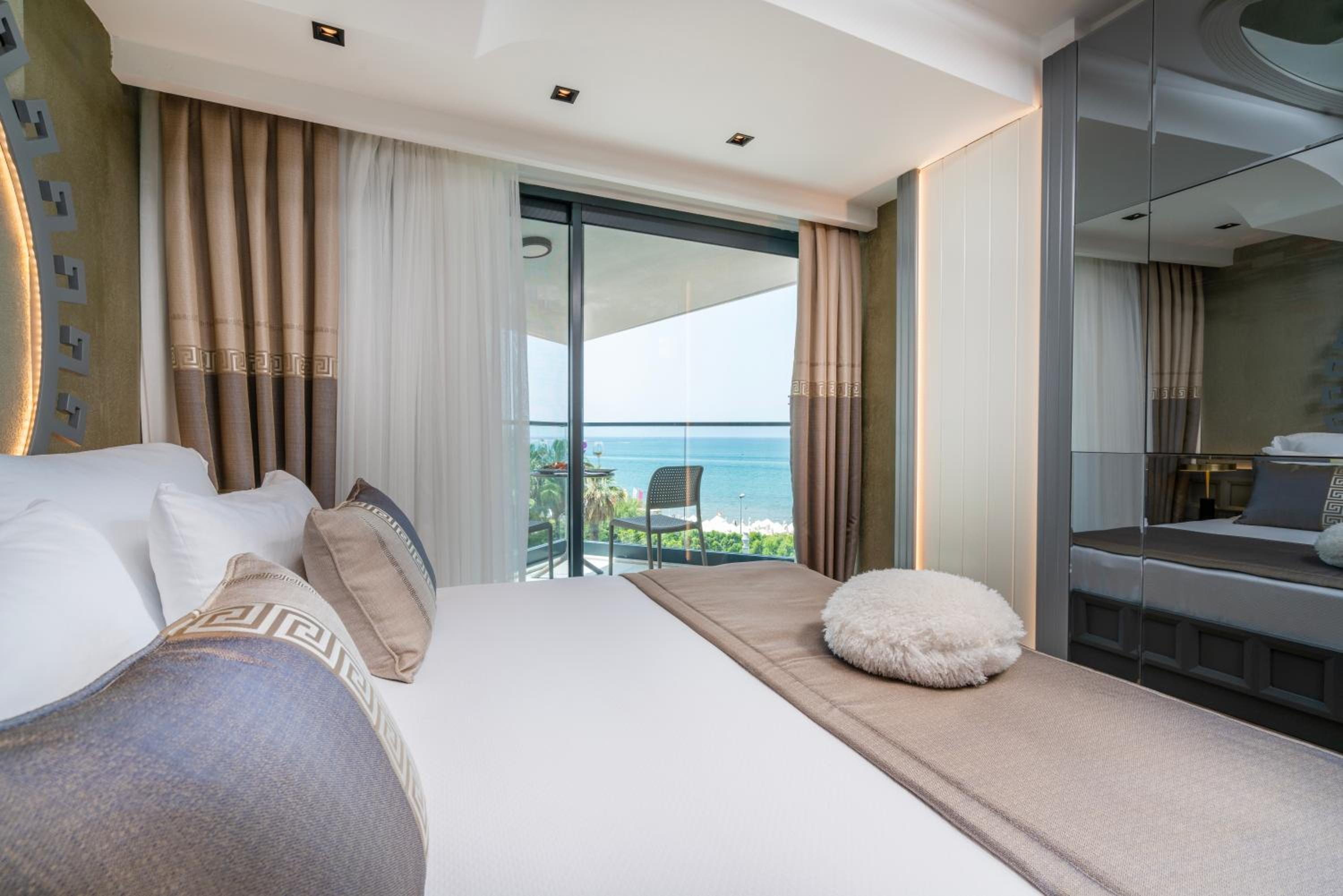 Simus Beach Hotel - Image 16