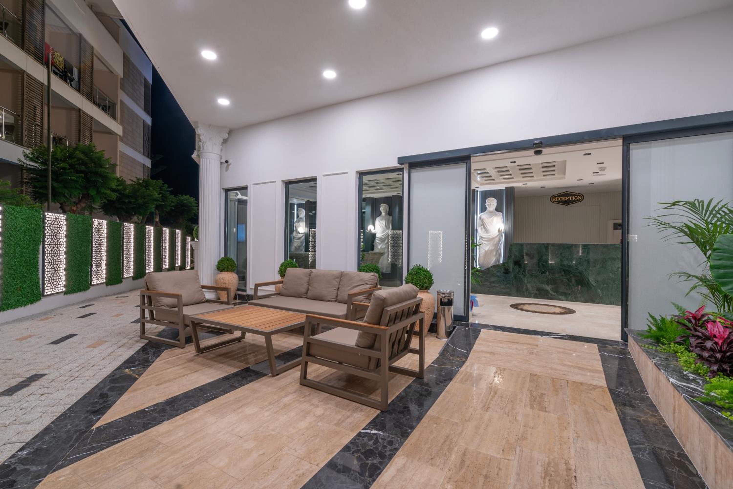 Simus Beach Hotel - Image 12