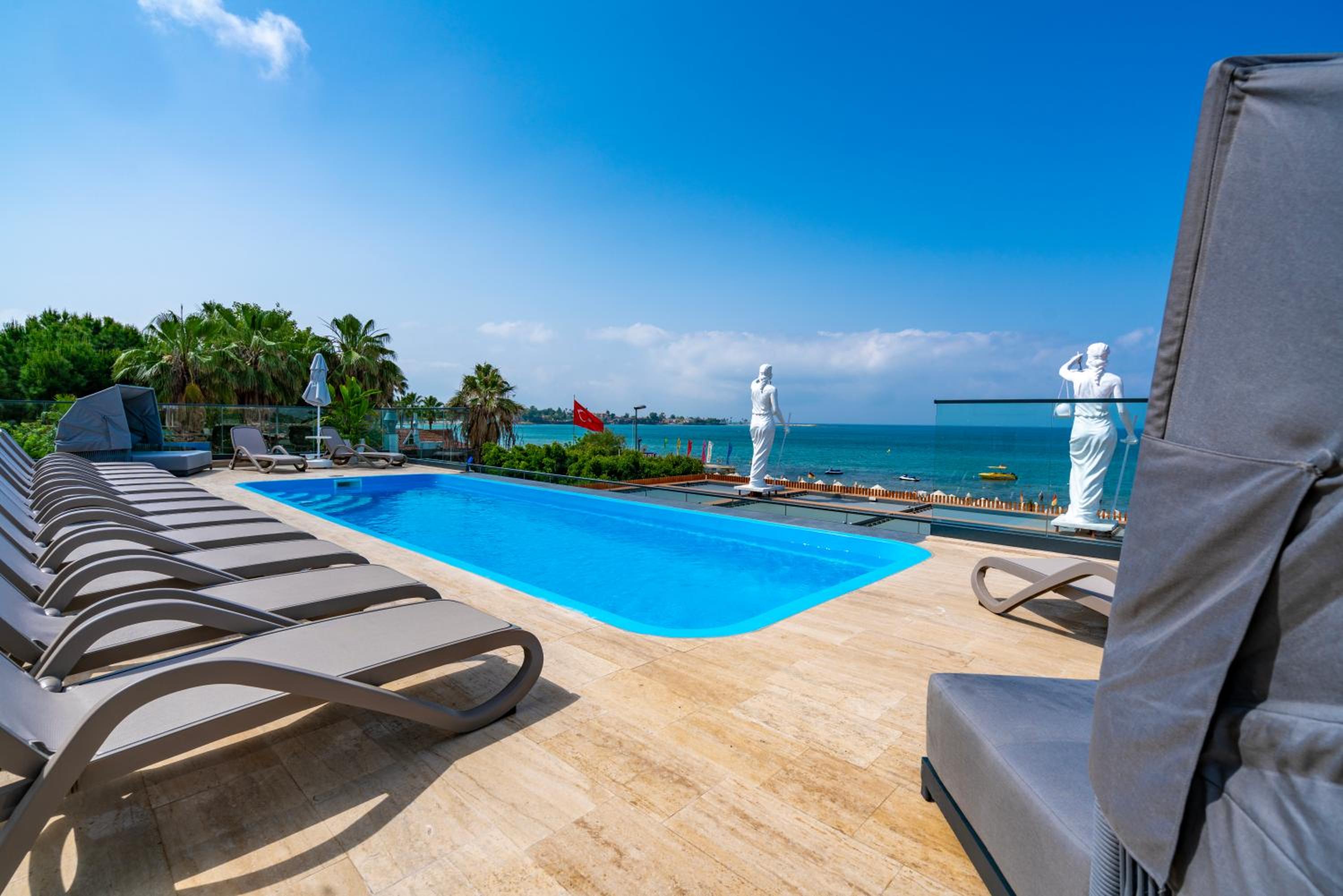 Simus Beach Hotel - Image 7