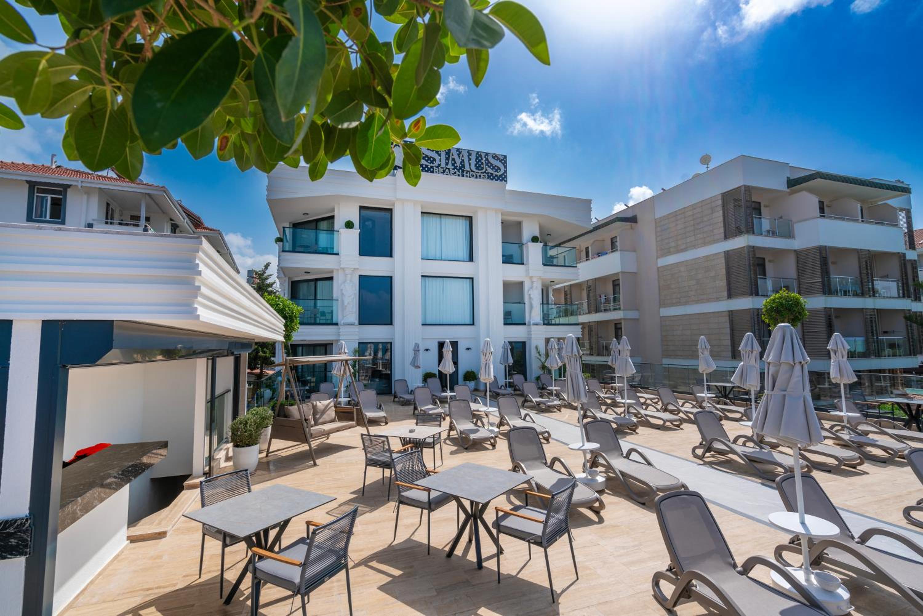 Simus Beach Hotel - Image 31