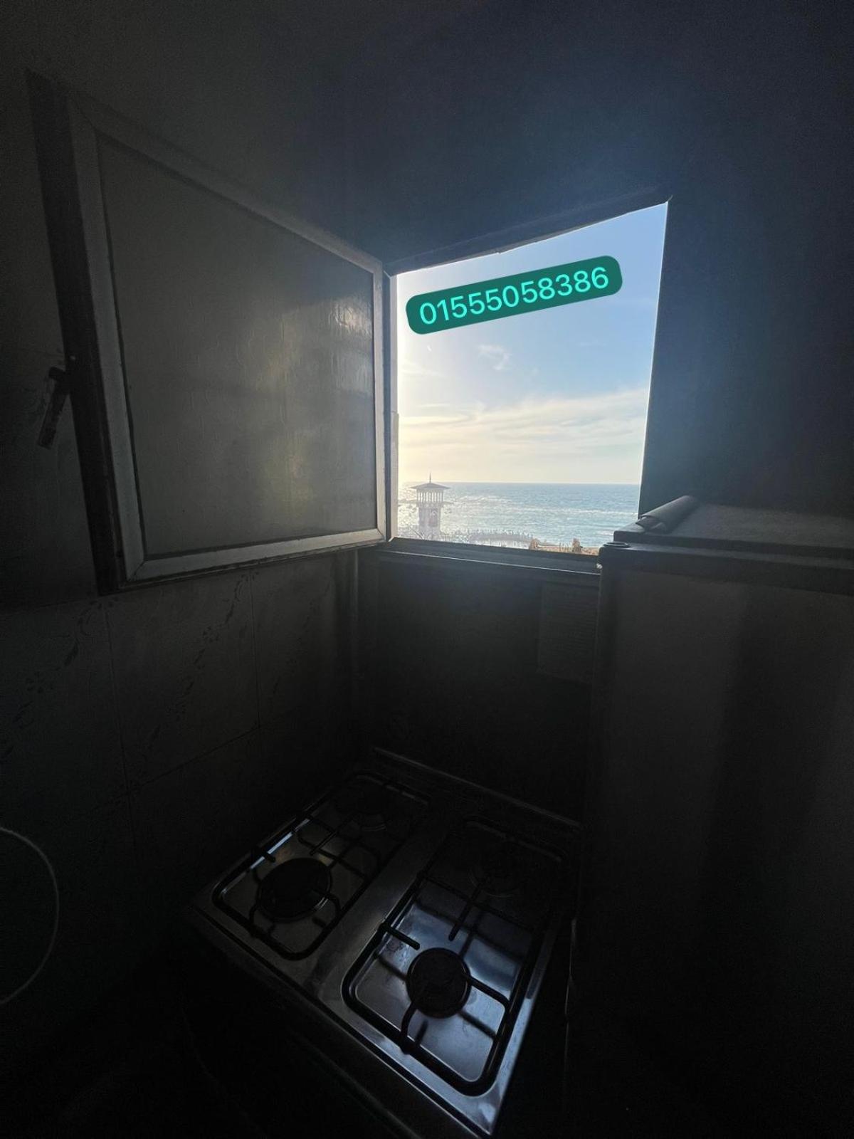 Sea view flat for FAMILY ONLY in Miami view 2