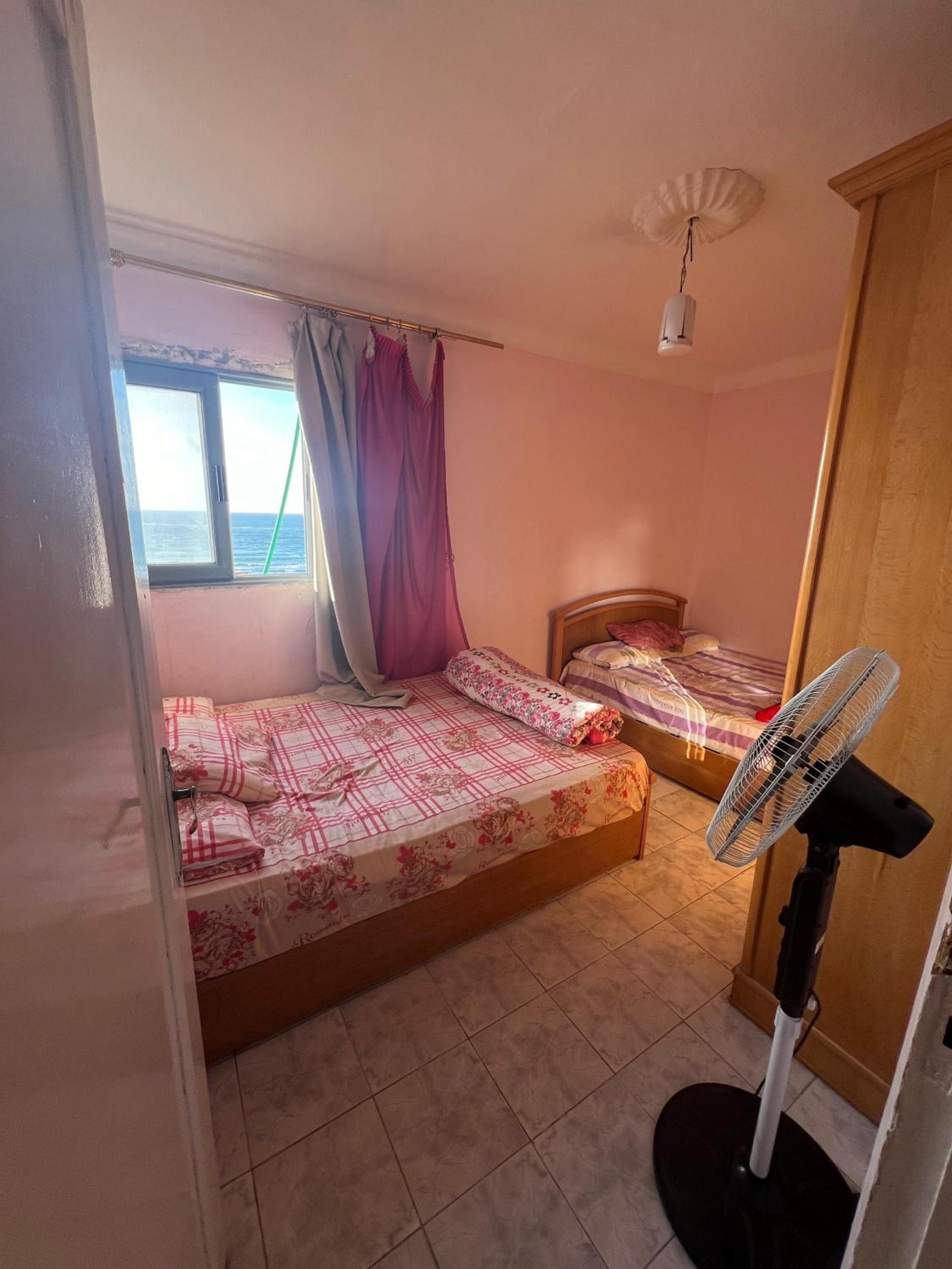 Sea view flat for FAMILY ONLY in Miami view 4