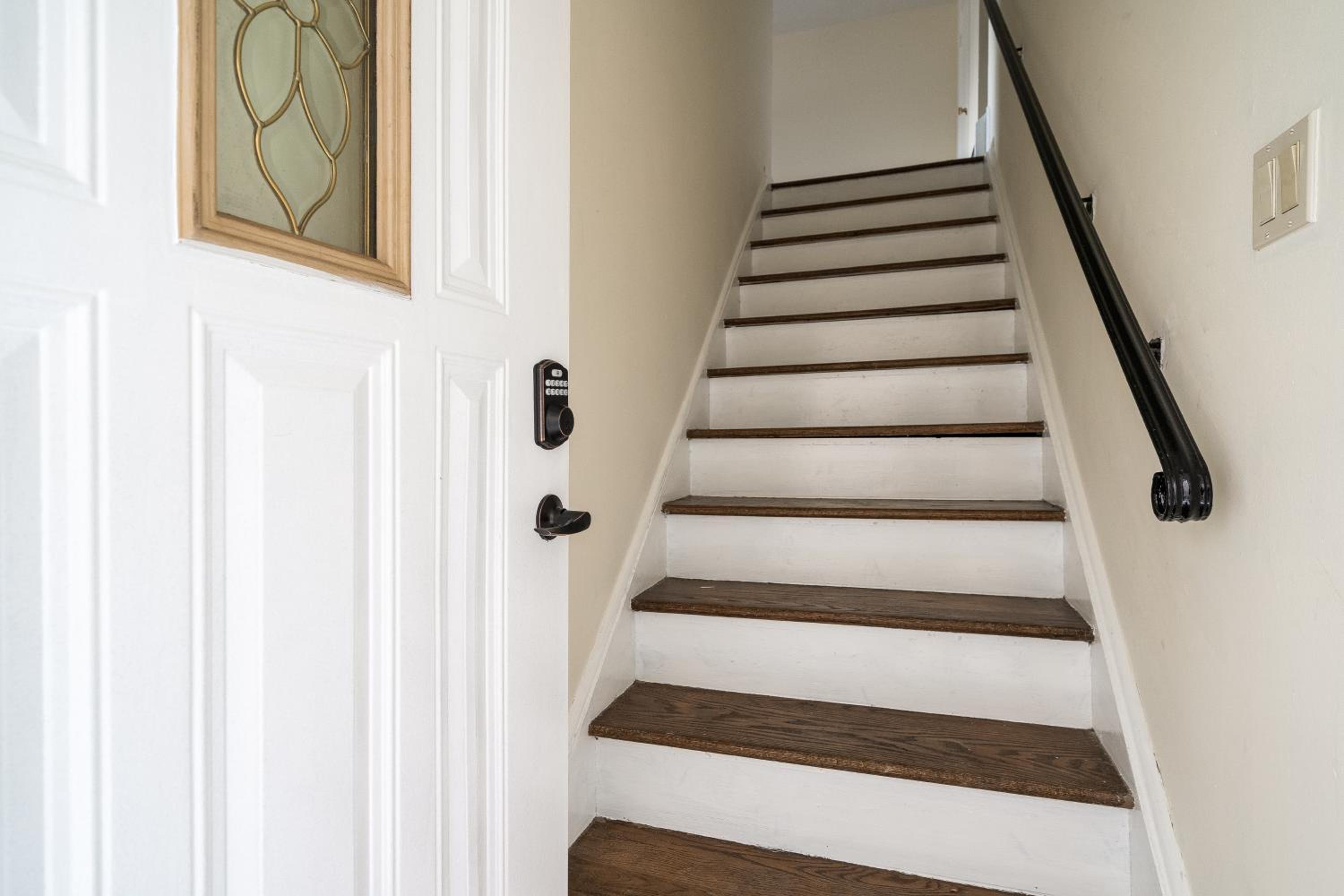 World Cup Stay, Free Driveway Parking, NYC & Metlife Stadium, Newly Renovated view 5