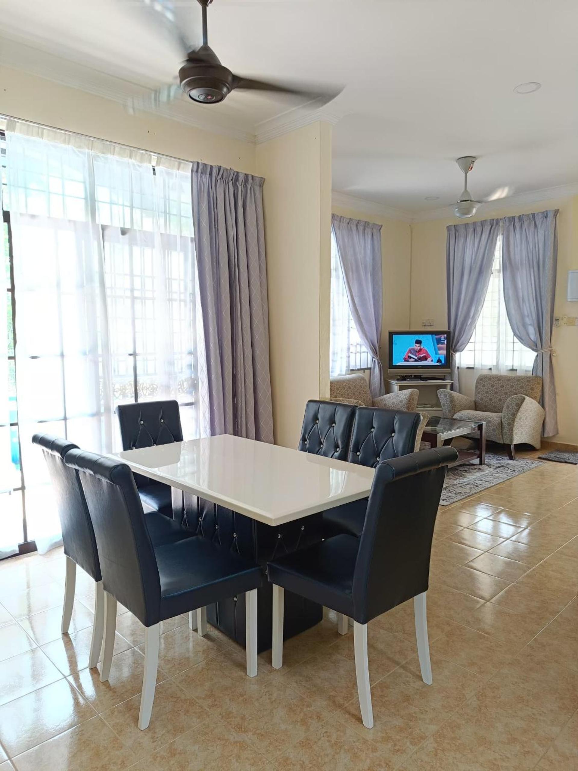 ZULMY Homestay Permaipura Golf