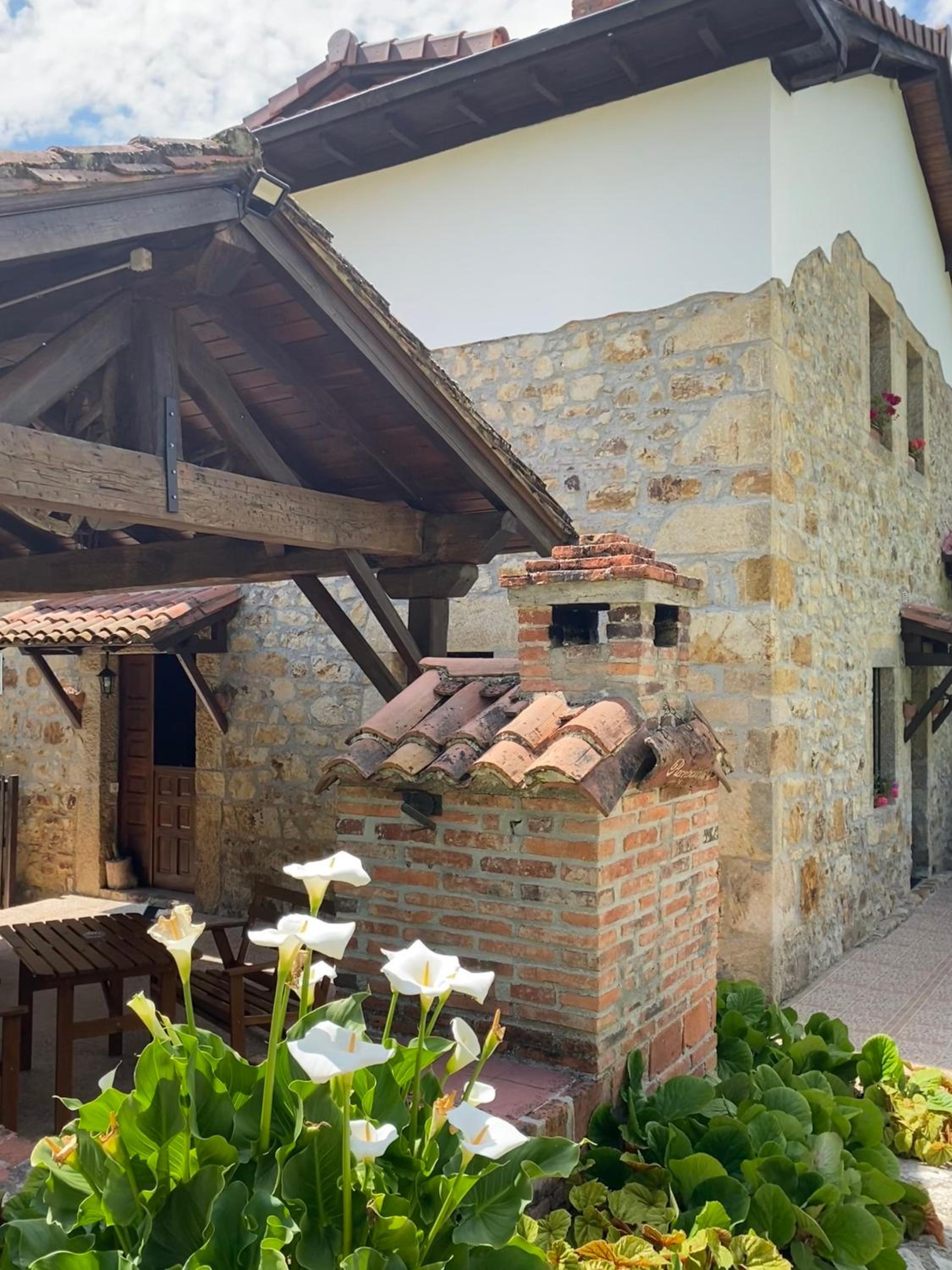 Apartamentos Rurales La Caviana