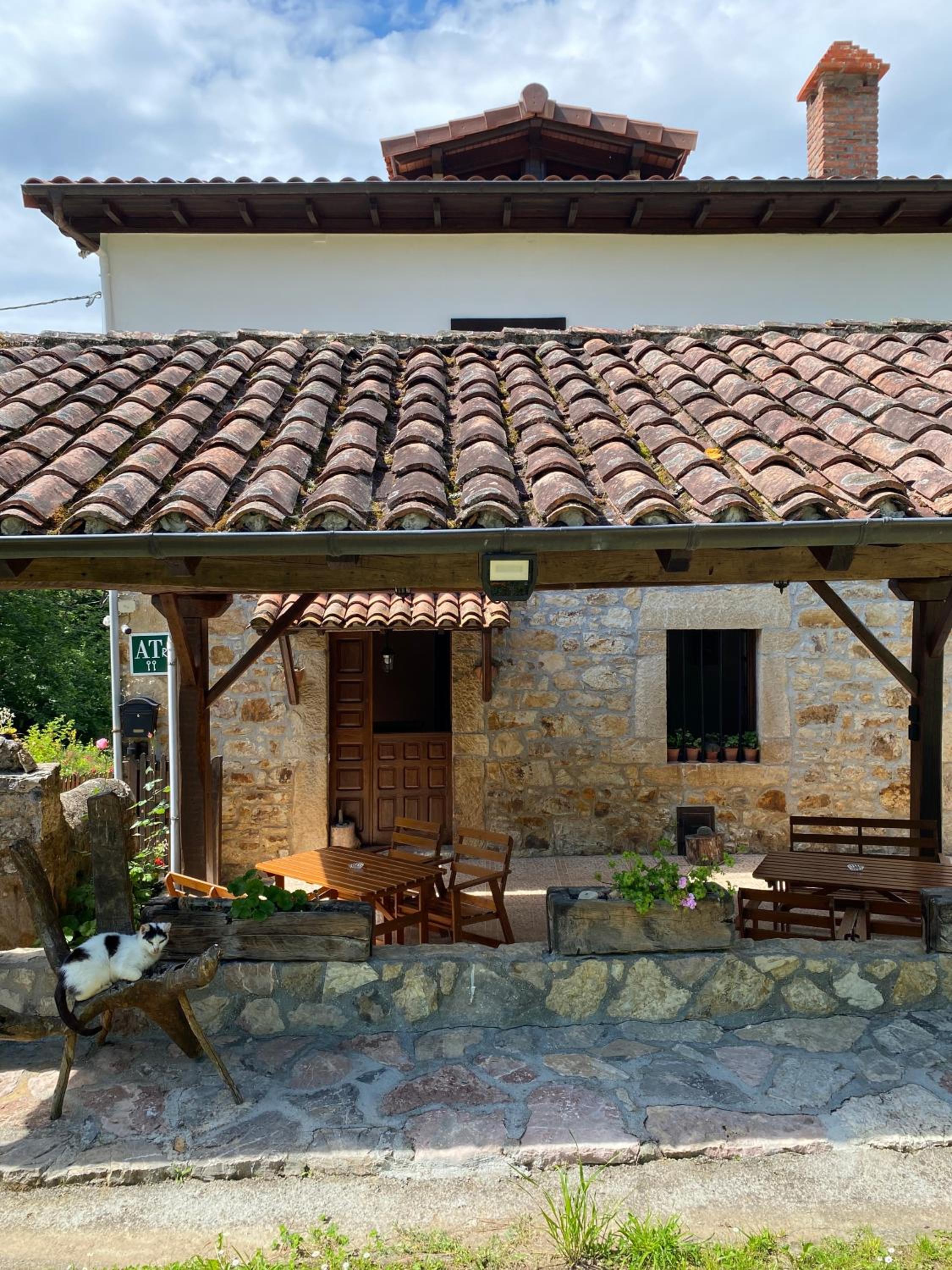 Apartamentos Rurales La Caviana