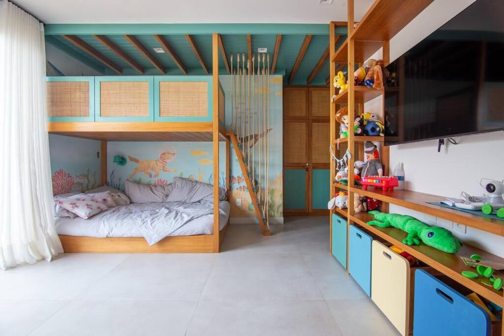 Vista deslumbrante, 4 suítes, piscina, prox golfe