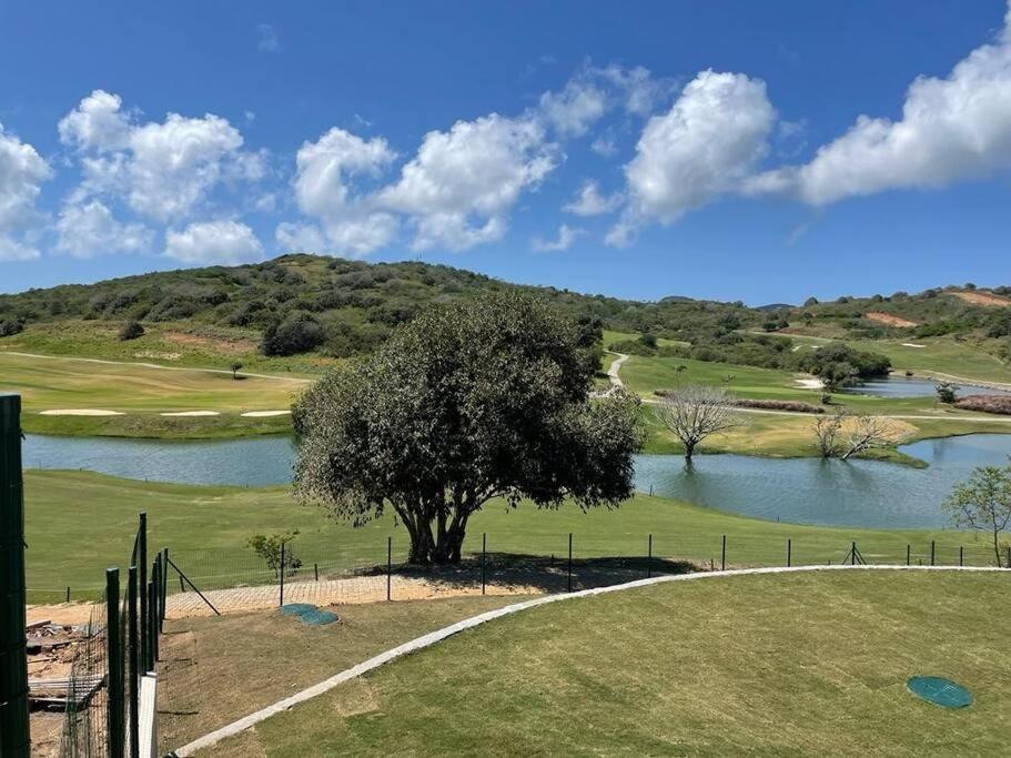 Vista deslumbrante, 4 suítes, piscina, prox golfe