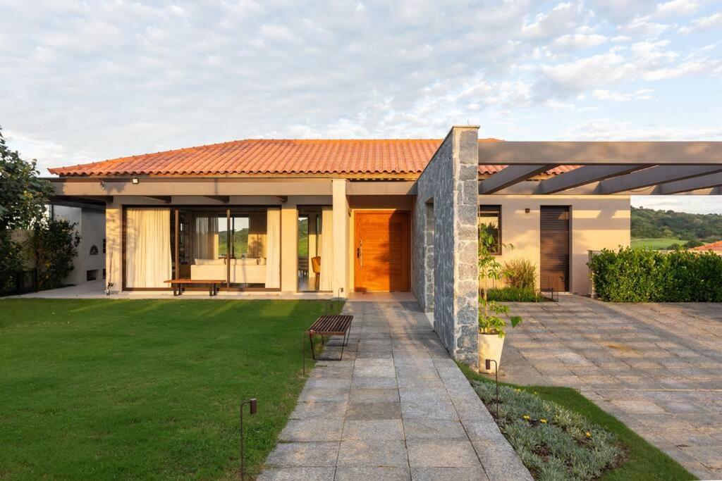 Vista deslumbrante, 4 suítes, piscina, prox golfe