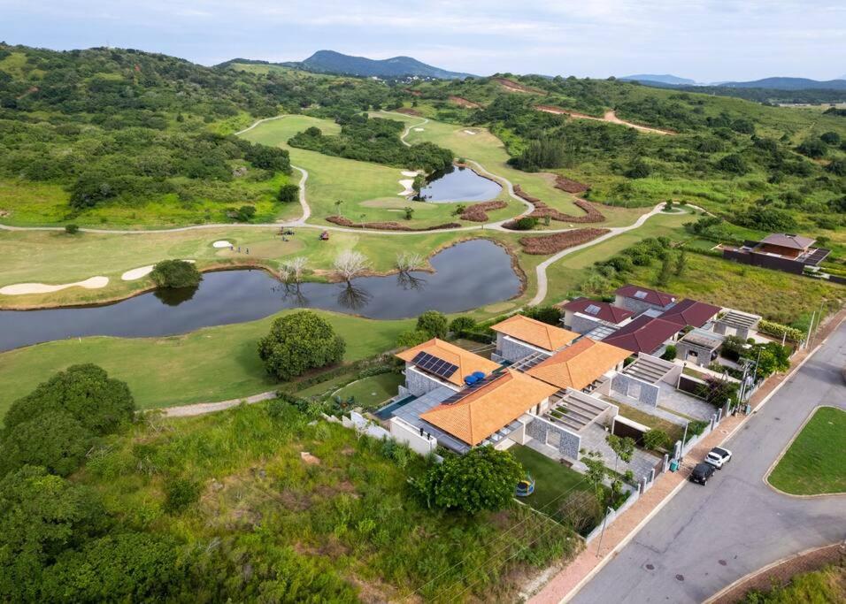 Vista deslumbrante, 4 suítes, piscina, prox golfe