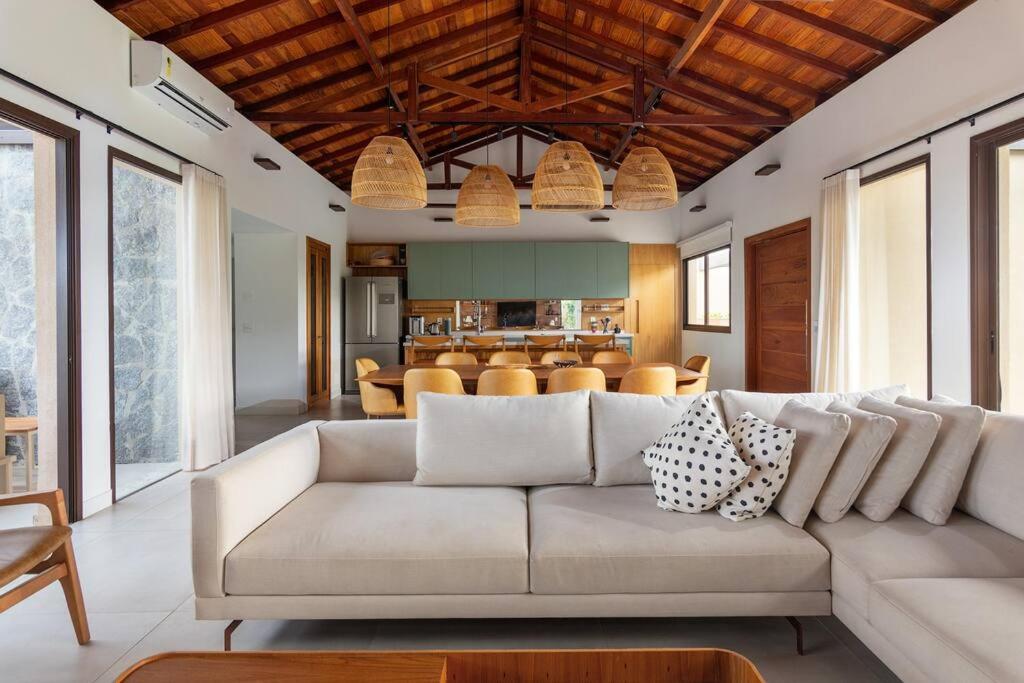Vista deslumbrante, 4 suítes, piscina, prox golfe