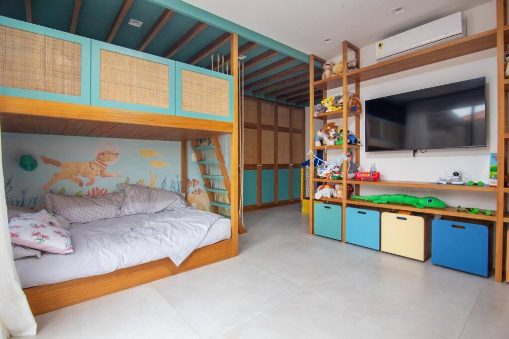 Vista deslumbrante, 4 suítes, piscina, prox golfe