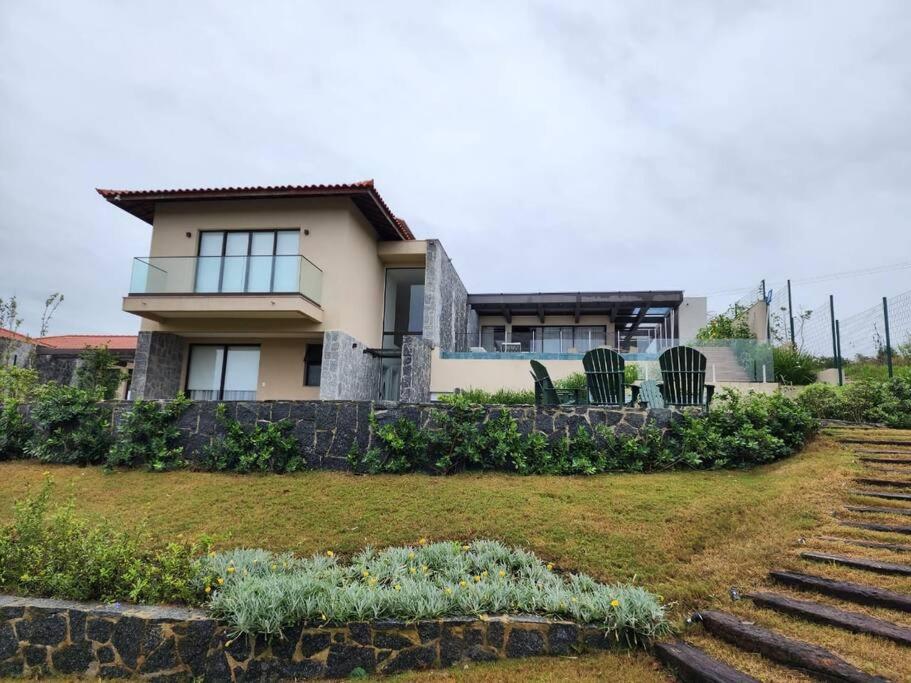 Vista deslumbrante, 4 suítes, piscina, prox golfe