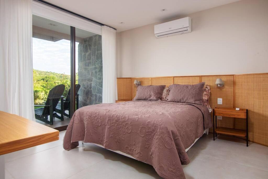Vista deslumbrante, 4 suítes, piscina, prox golfe