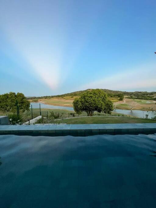 Vista deslumbrante, 4 suítes, piscina, prox golfe