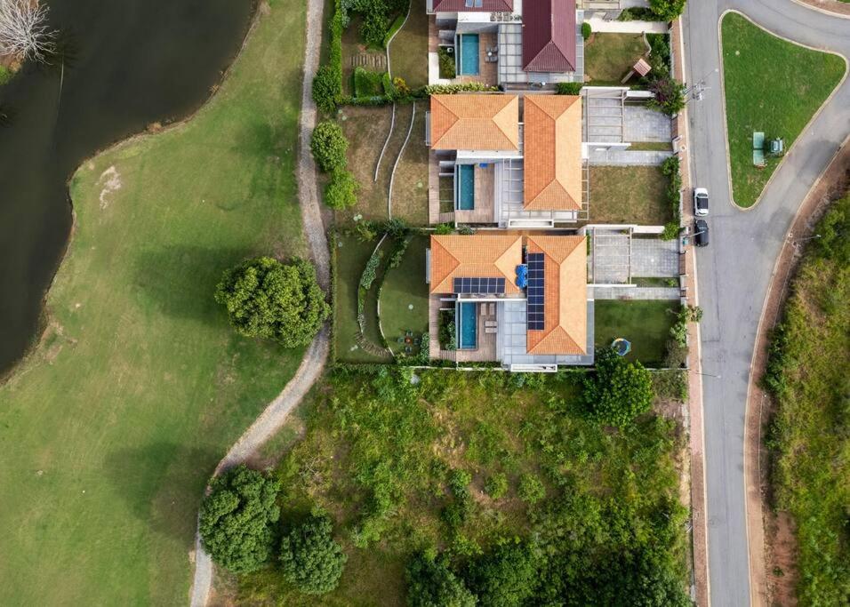 Vista deslumbrante, 4 suítes, piscina, prox golfe