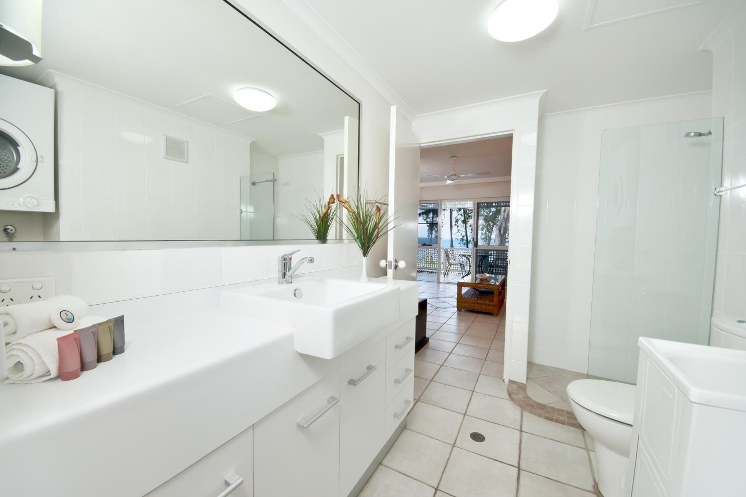 On Palm Cove Beachfront Apartments