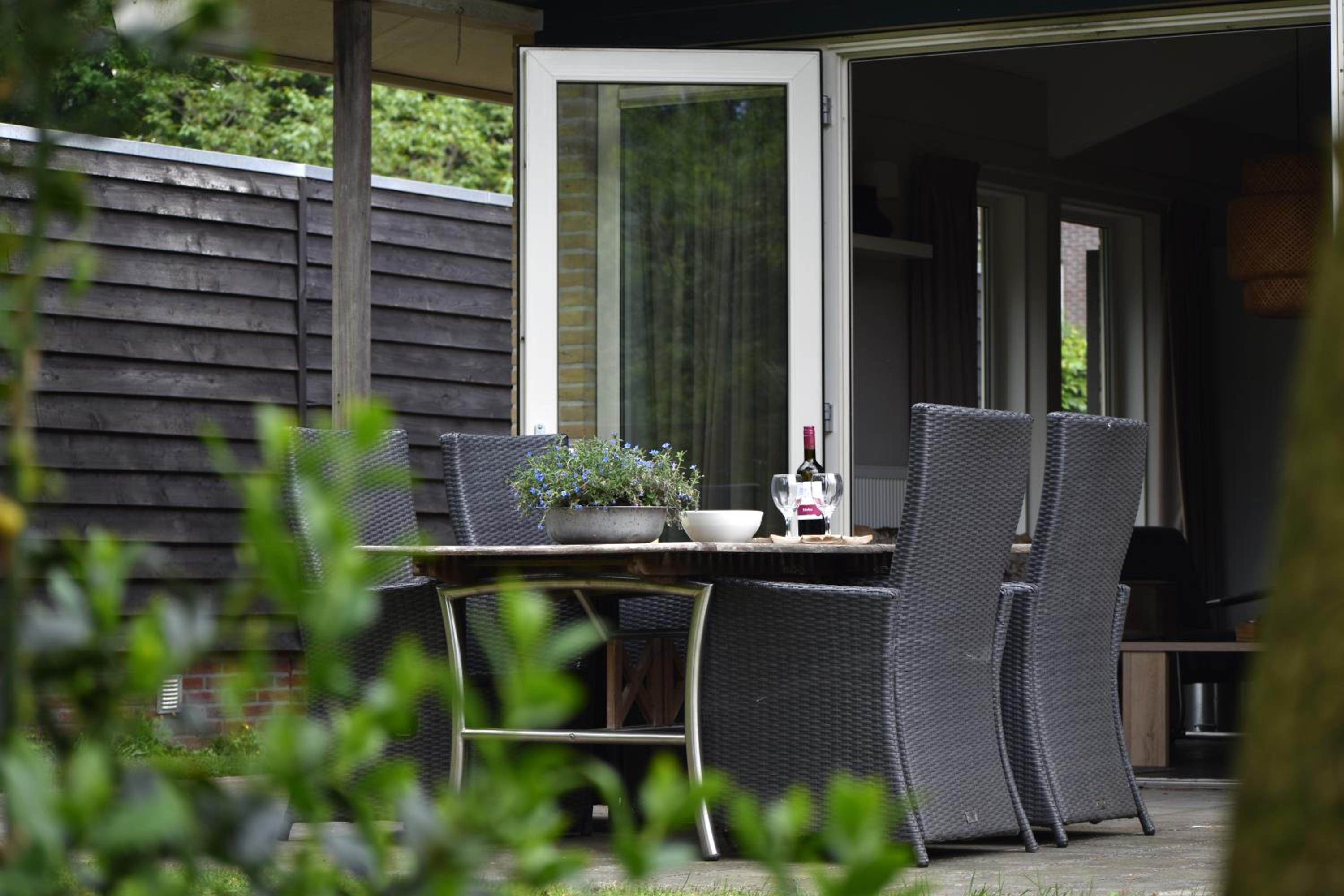 Huinerhofje 3 - Vrijstaand, grote tuin, rust en veel privacy nabij uitgestrekte bossen view 2