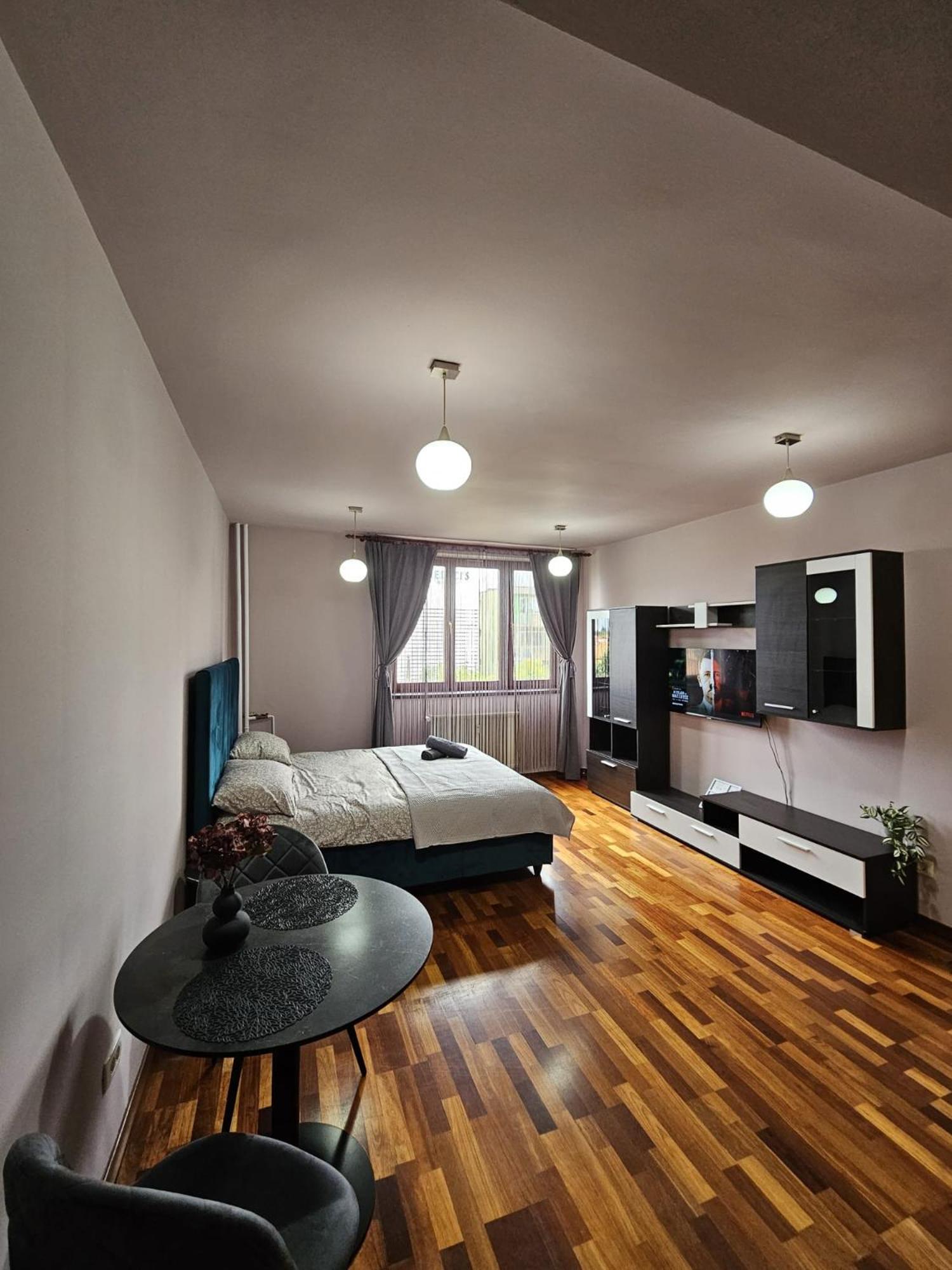 Central sweet apartment self check-in