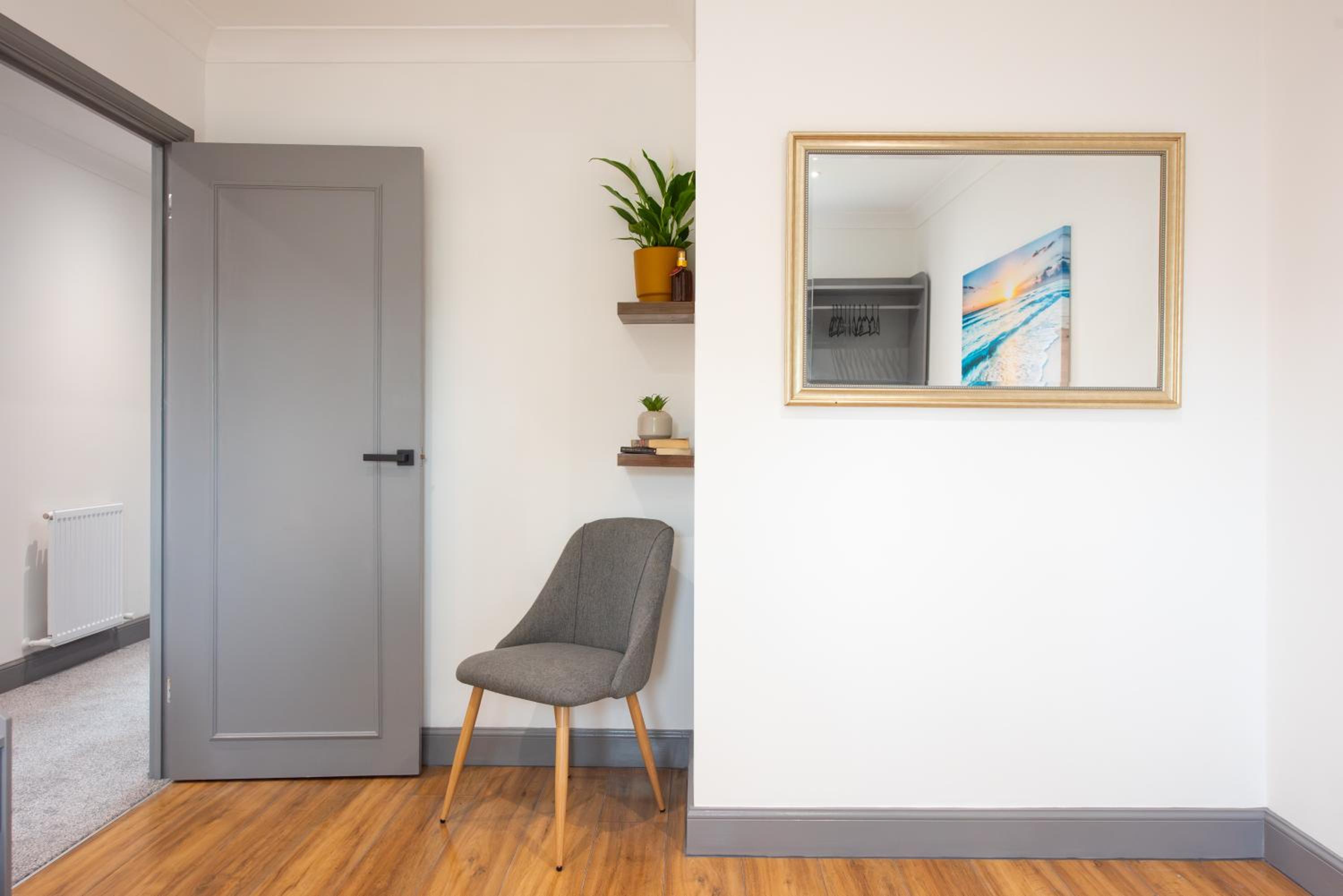 Colchester 3 BDR House, 2x Free Parking, Free Wi-Fi close to Station, Ideal for extended stays view 2