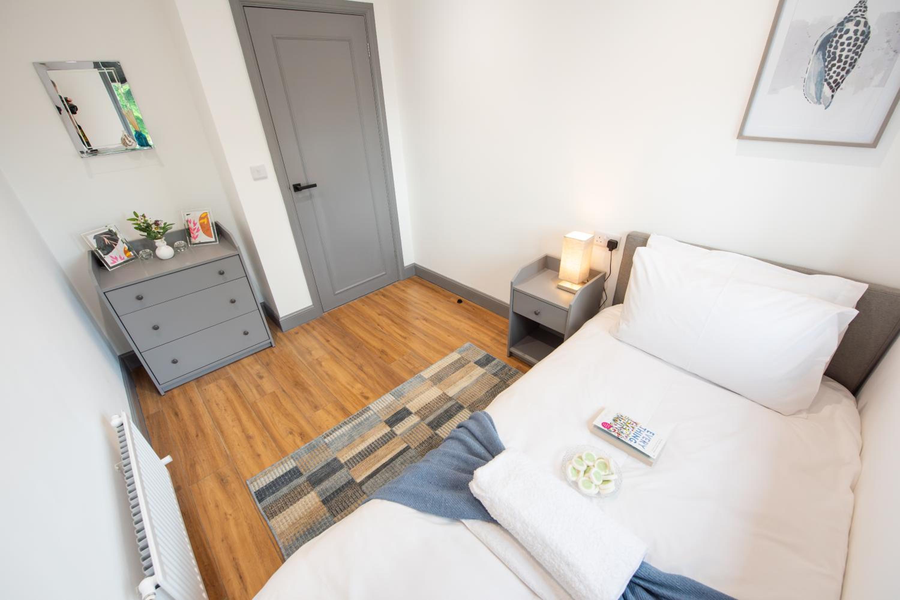 Colchester 3 BDR House, 2x Free Parking, Free Wi-Fi close to Station, Ideal for extended stays view 3