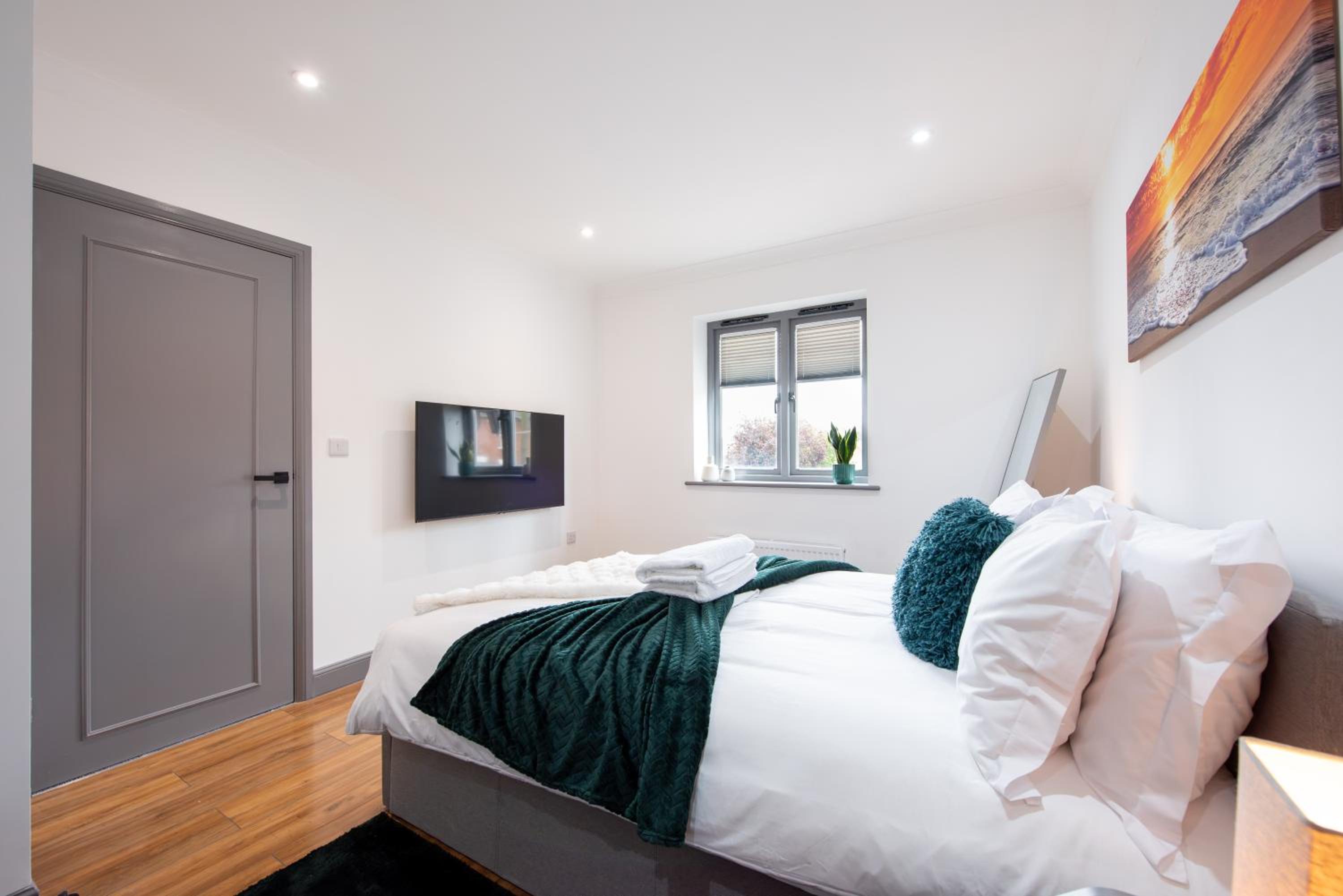 Colchester 3 BDR House, 2x Free Parking, Free Wi-Fi close to Station, Ideal for extended stays view 4