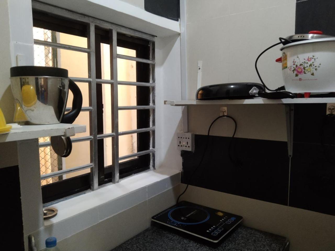 Room 8 Studio in a villa 5mn walk from the Royal Palace with swimming pool view 4