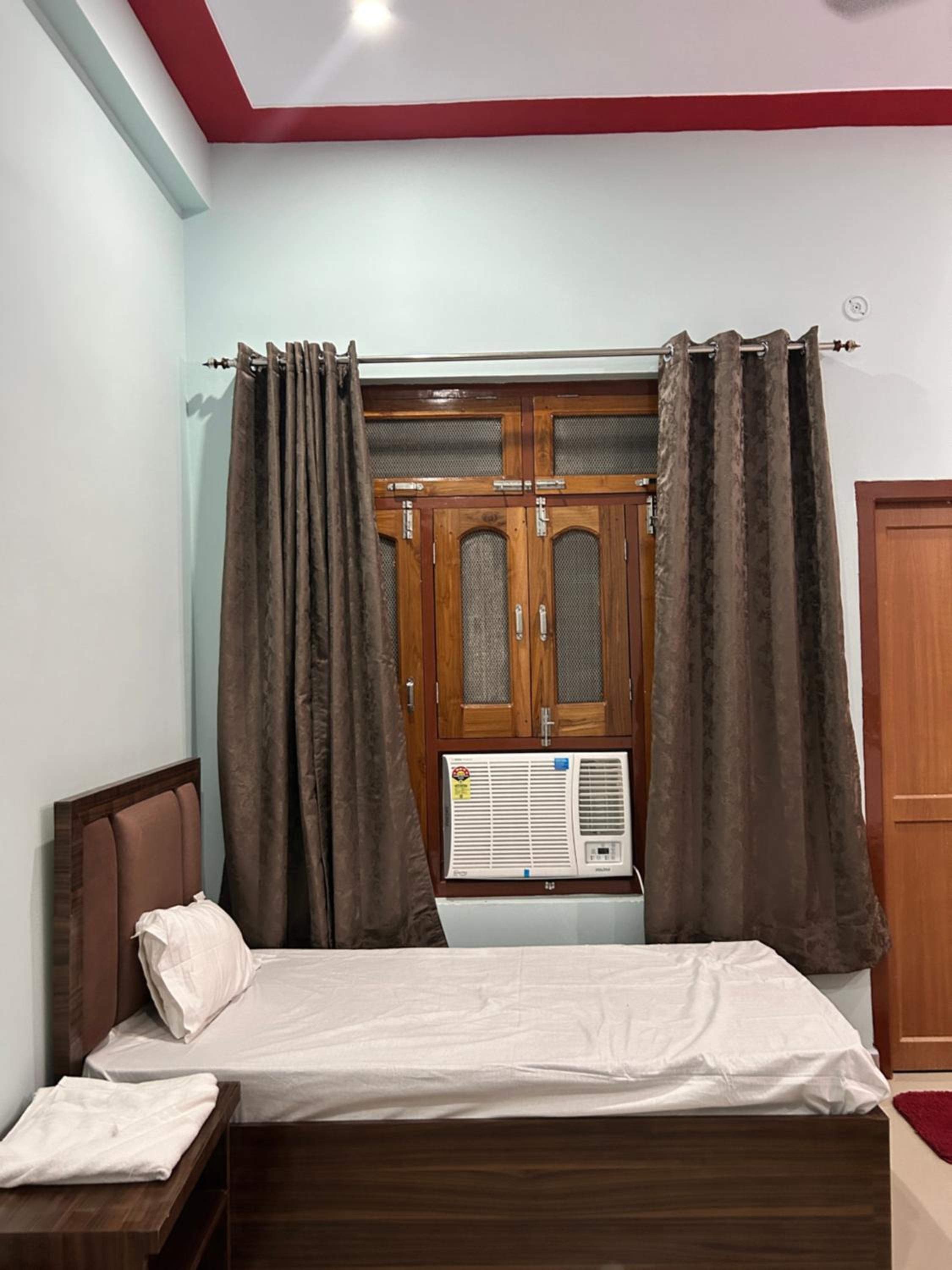 Aprajita Paying Guest House Free Pick-Up and Drop from Ayodhya Dham Railway Station