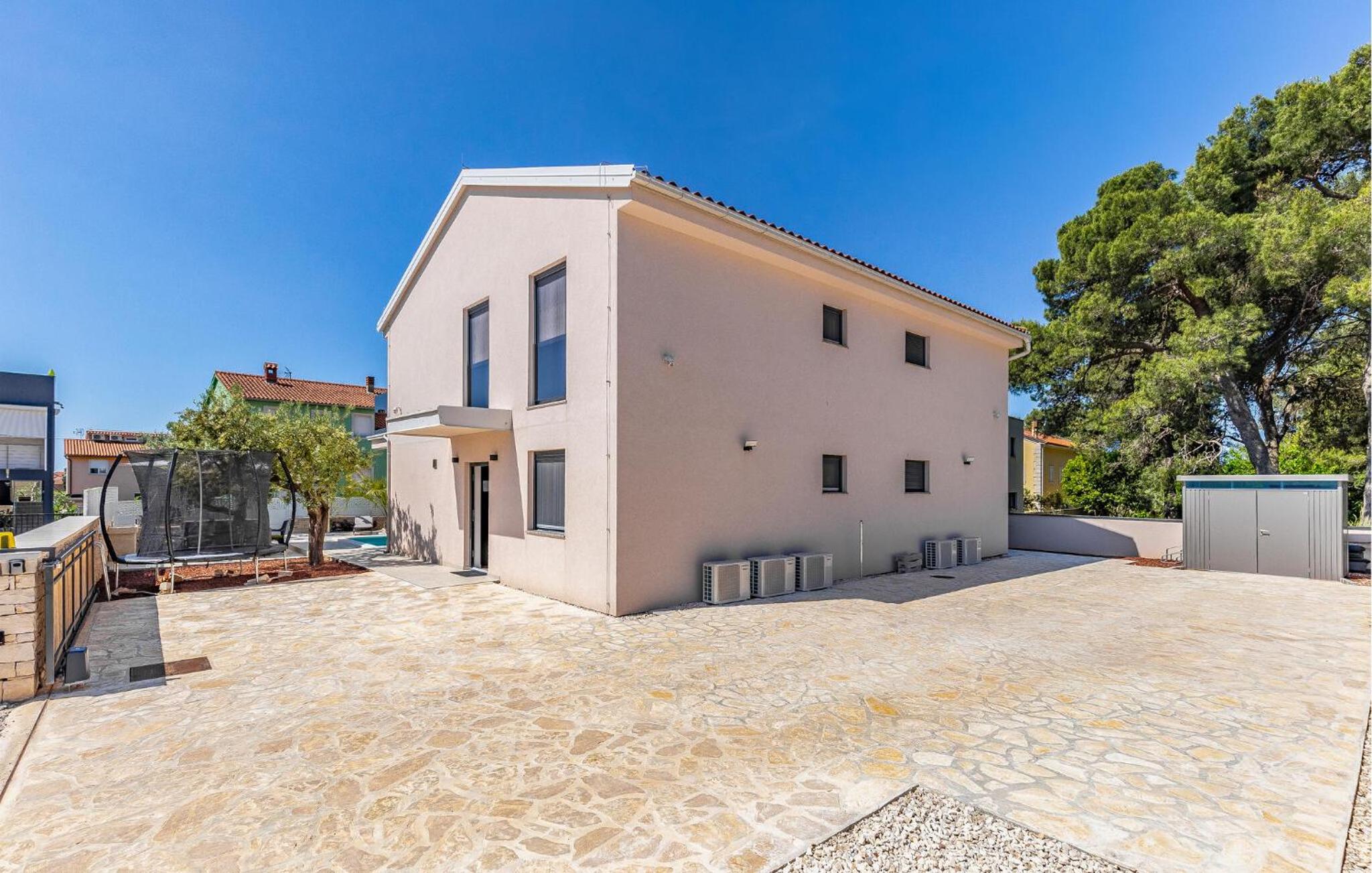 Beautiful Home In Fazana