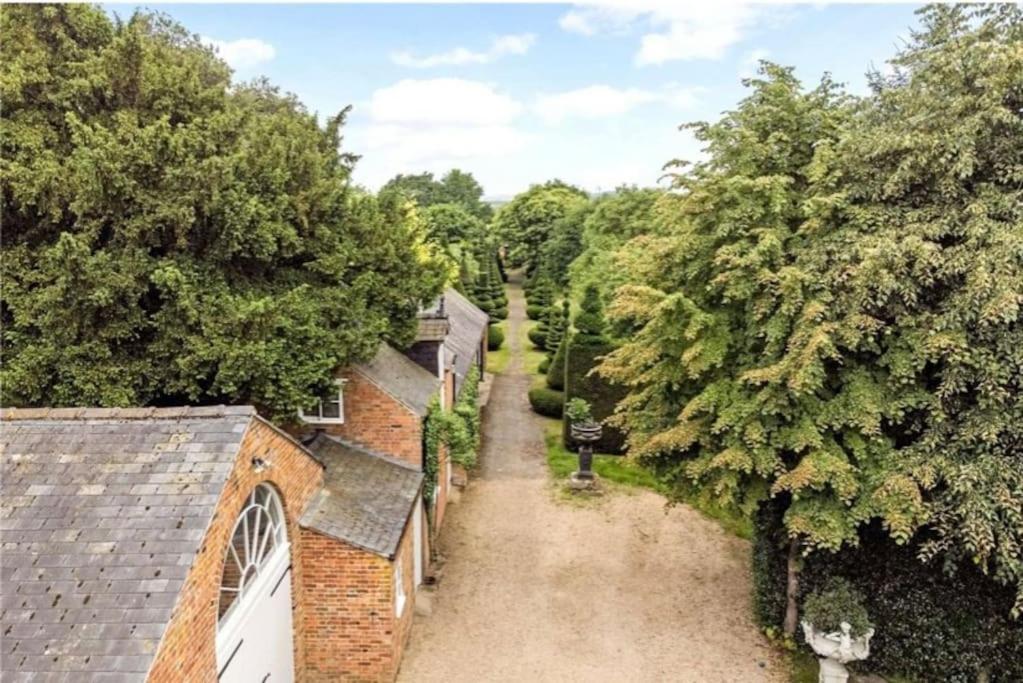 CRESSY HALL - Historic Grade II Listed Manor, Gorgeous Topiary Garden view 3