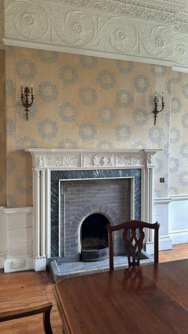 CRESSY HALL - Historic Grade II Listed Manor, Gorgeous Topiary Garden view 4