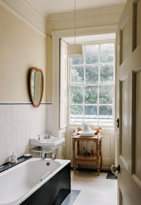 CRESSY HALL - Historic Grade II Listed Manor, Gorgeous Topiary Garden view 5