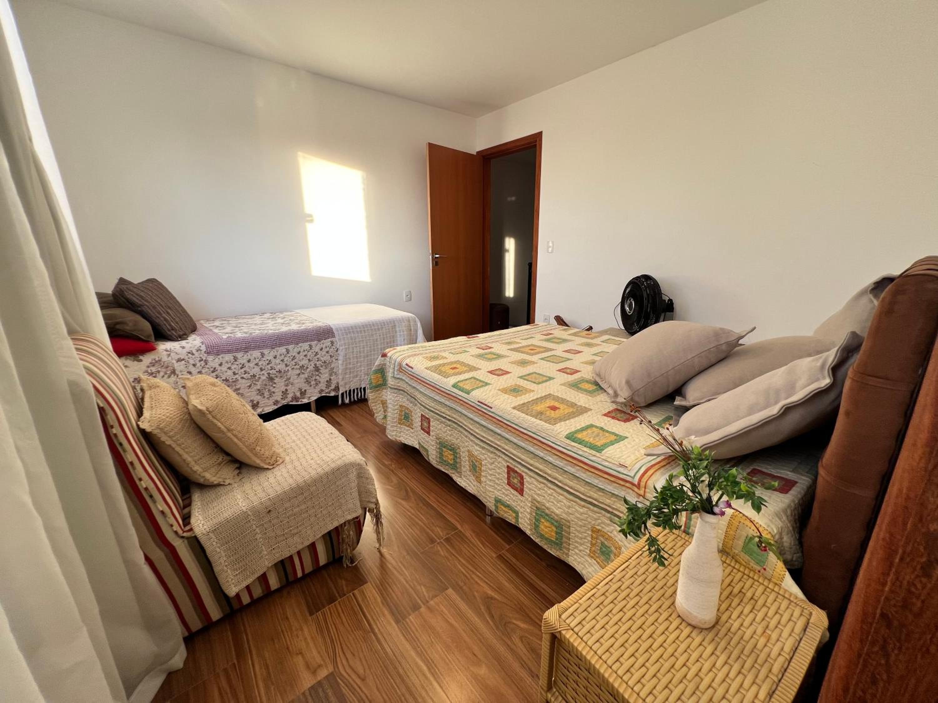 Casa com Piscina e Garagem Privativa em Condomínio de Luxo - 3 Suítes, Área Gourmet, Wifi