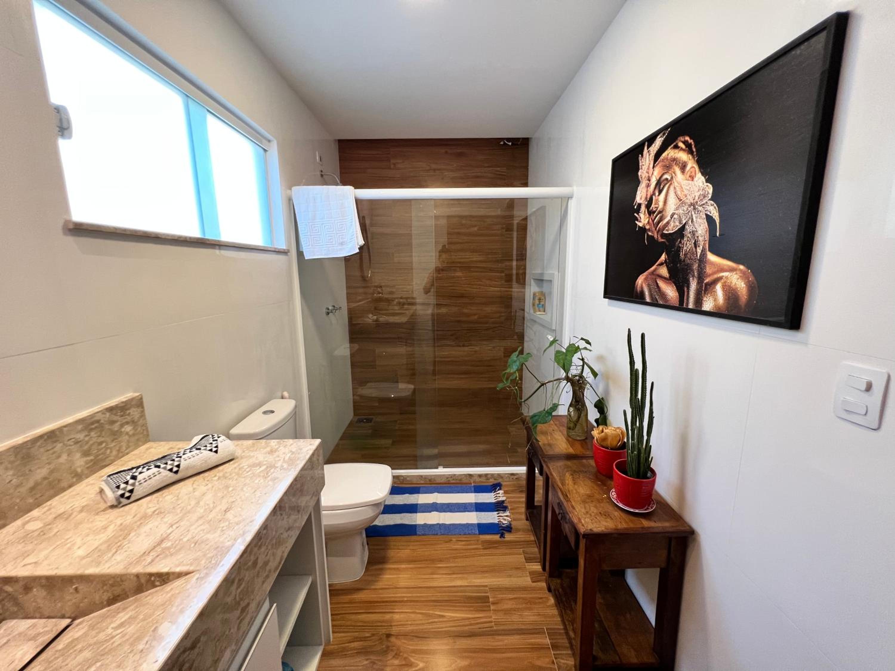 Casa com Piscina e Garagem Privativa em Condomínio de Luxo - 3 Suítes, Área Gourmet, Wifi