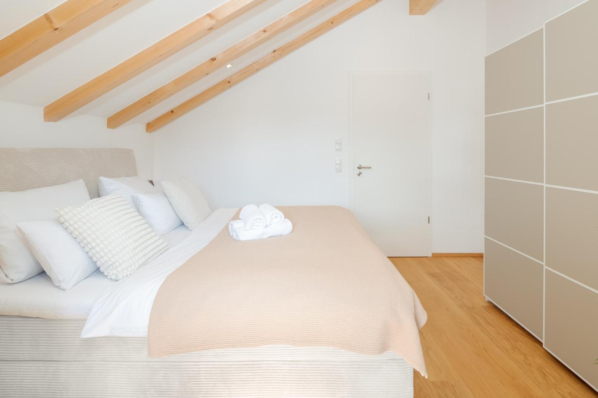 FENJOY Ferienapartments am Chiemsee mit Bergblick