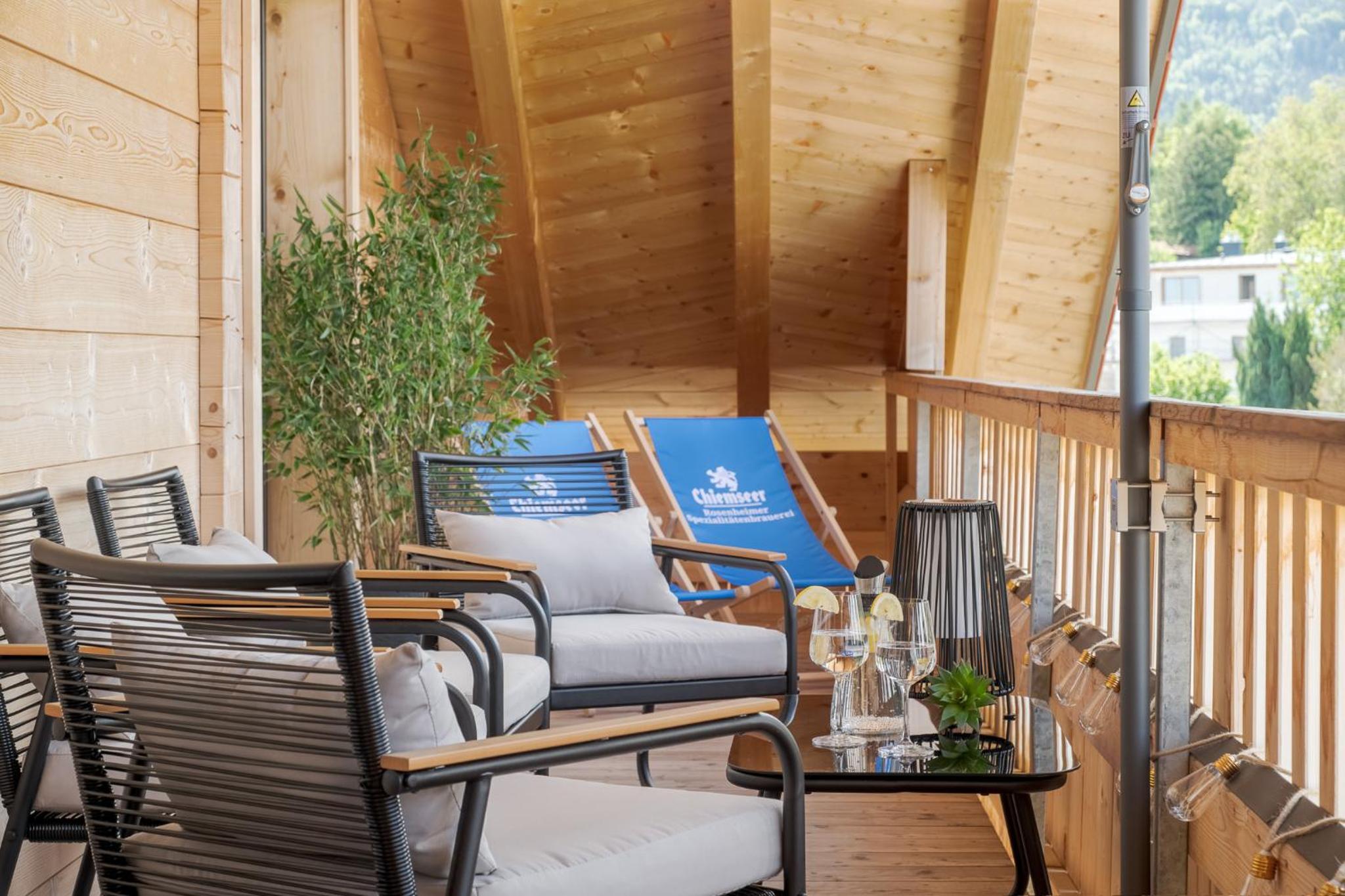 FENJOY Ferienapartments am Chiemsee mit Bergblick