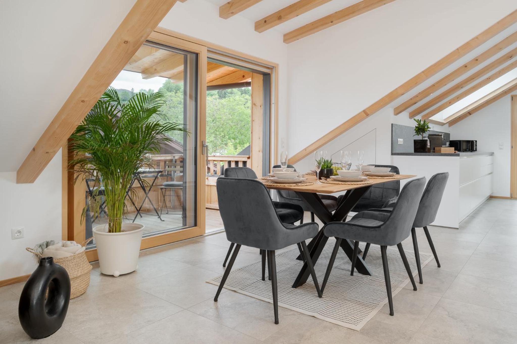 FENJOY Ferienapartments am Chiemsee mit Bergblick