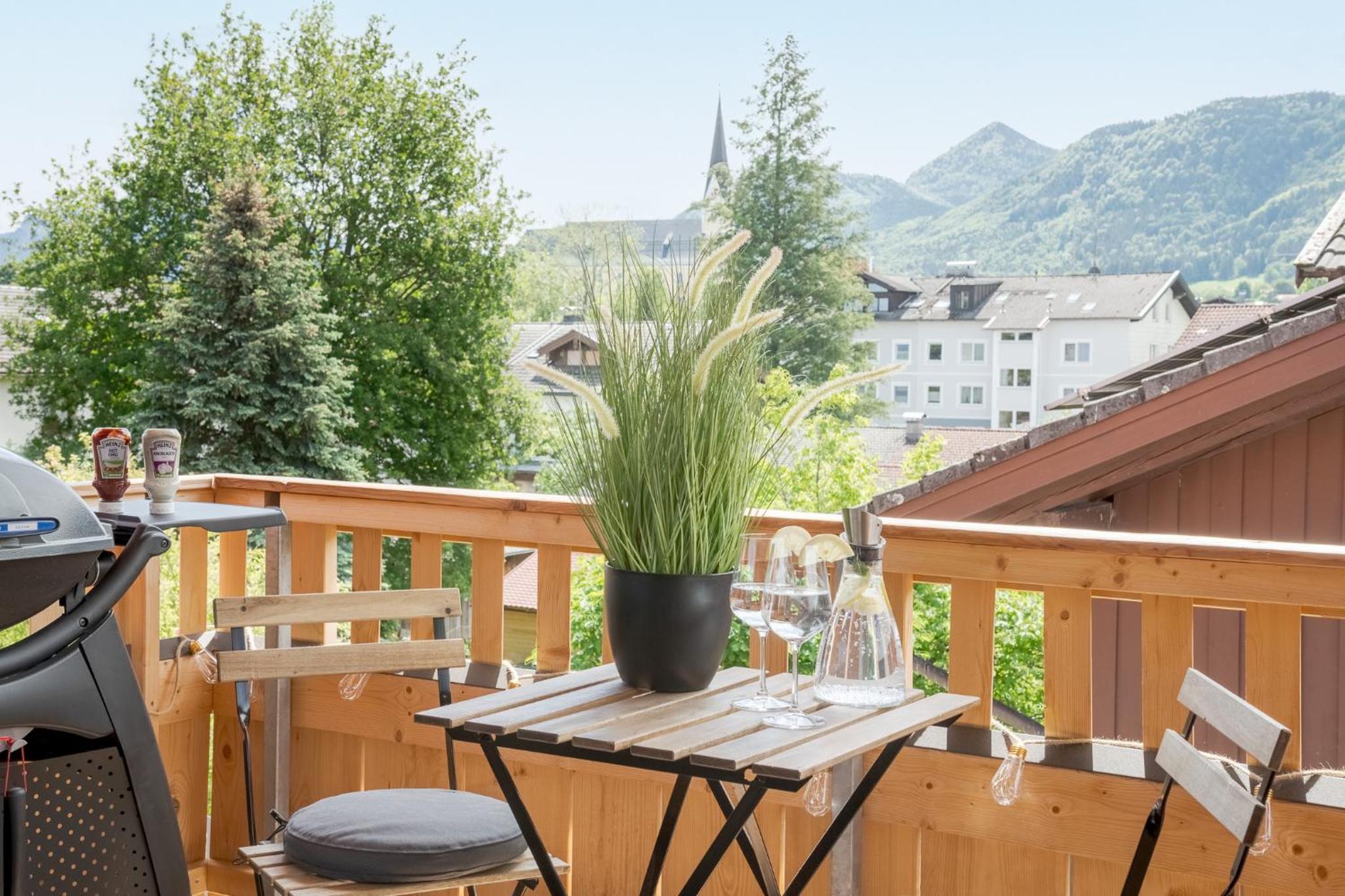 FENJOY Ferienapartments am Chiemsee mit Bergblick