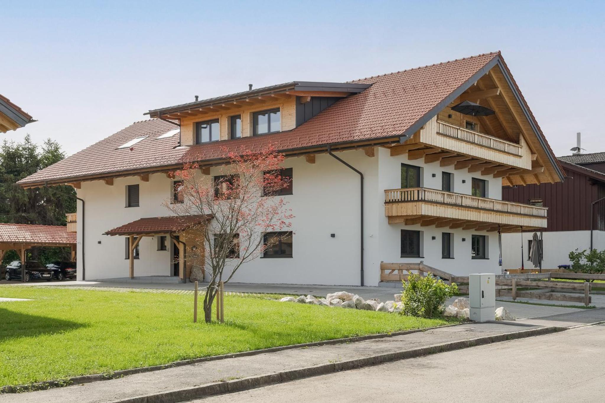 FENJOY Ferienapartments am Chiemsee mit Bergblick